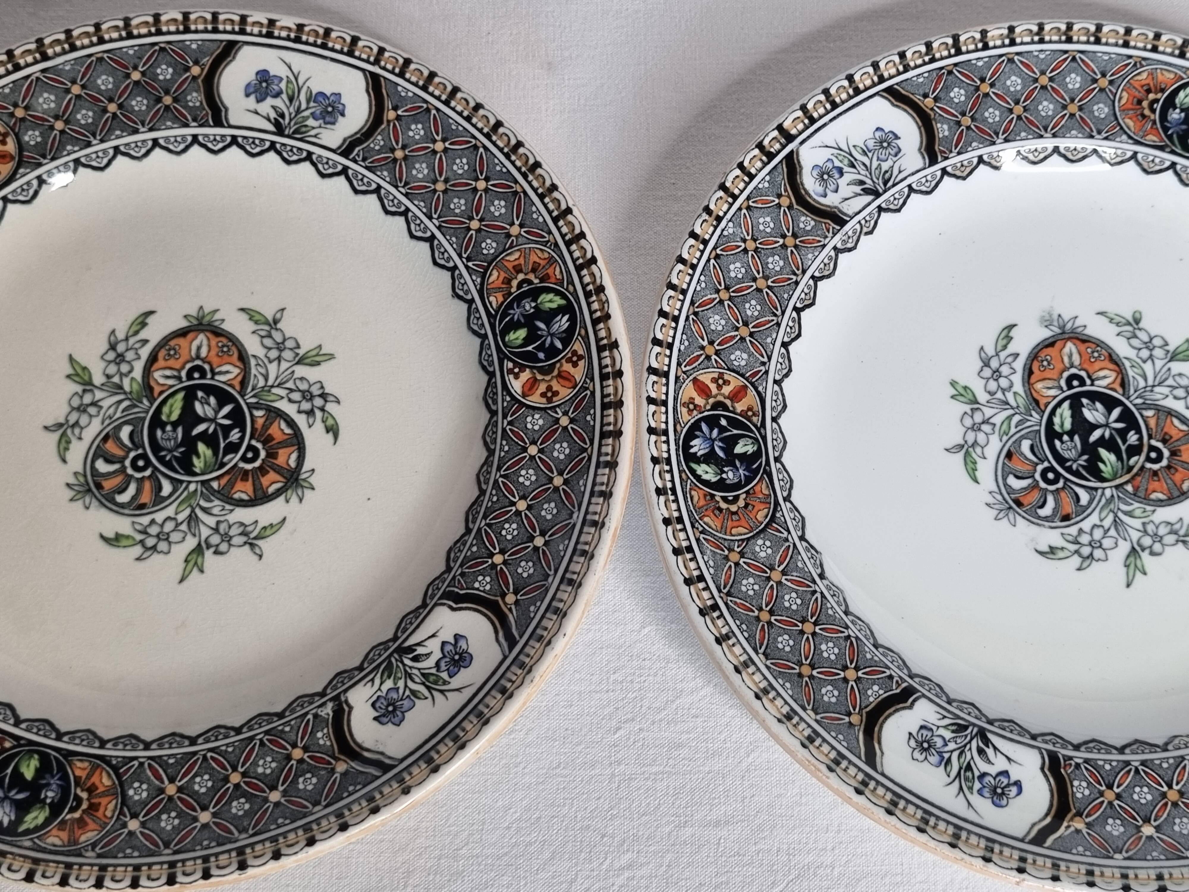 Pair of Royal Doulton plates 20.5 cm English earthenware Imari decoration 19th century