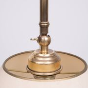 Lampadaire classique en laiton à col courbé, années 1950