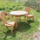 Old living room in light rattan: table & 2 armchairs