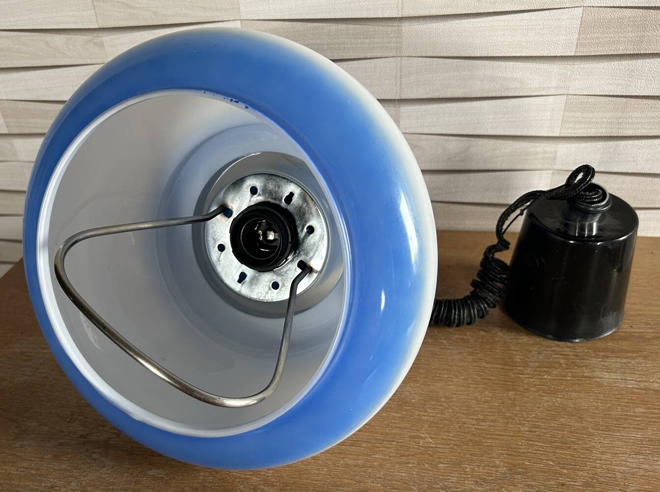 Opaline suspension goes up and down, vintage, 70s