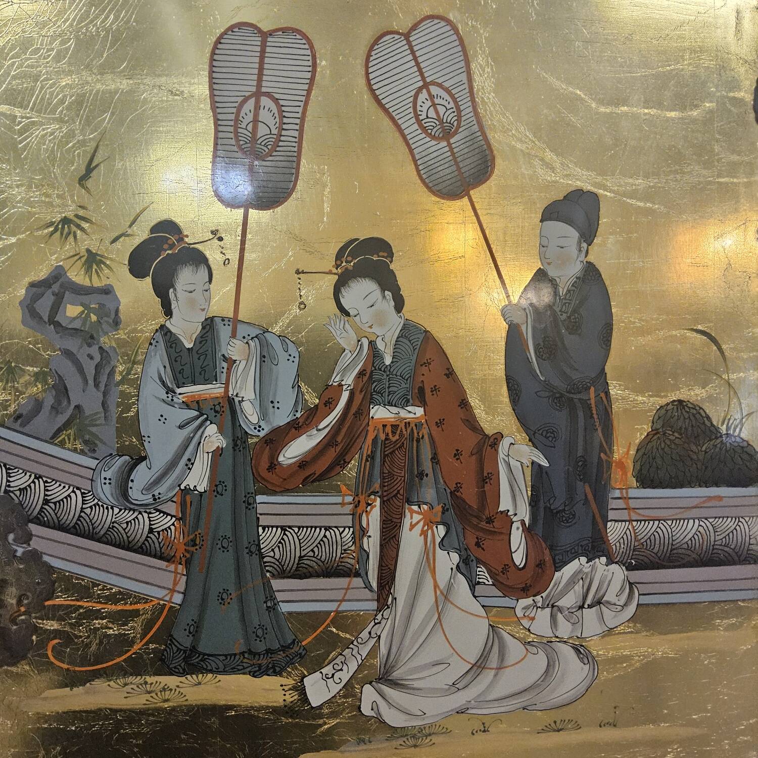 Cabinet chinois / oriental vintage avec feuille d'or / scène traditionnelle