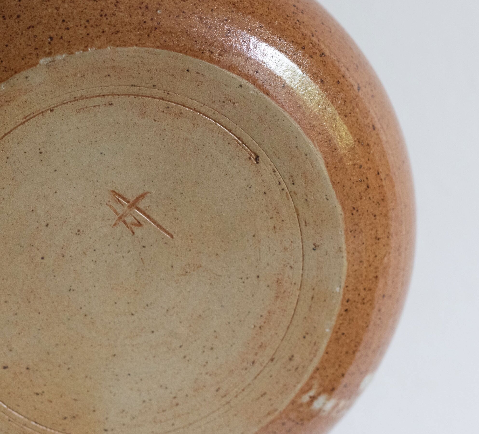 Set of 4 plates in sandstone of Saint Amand signed