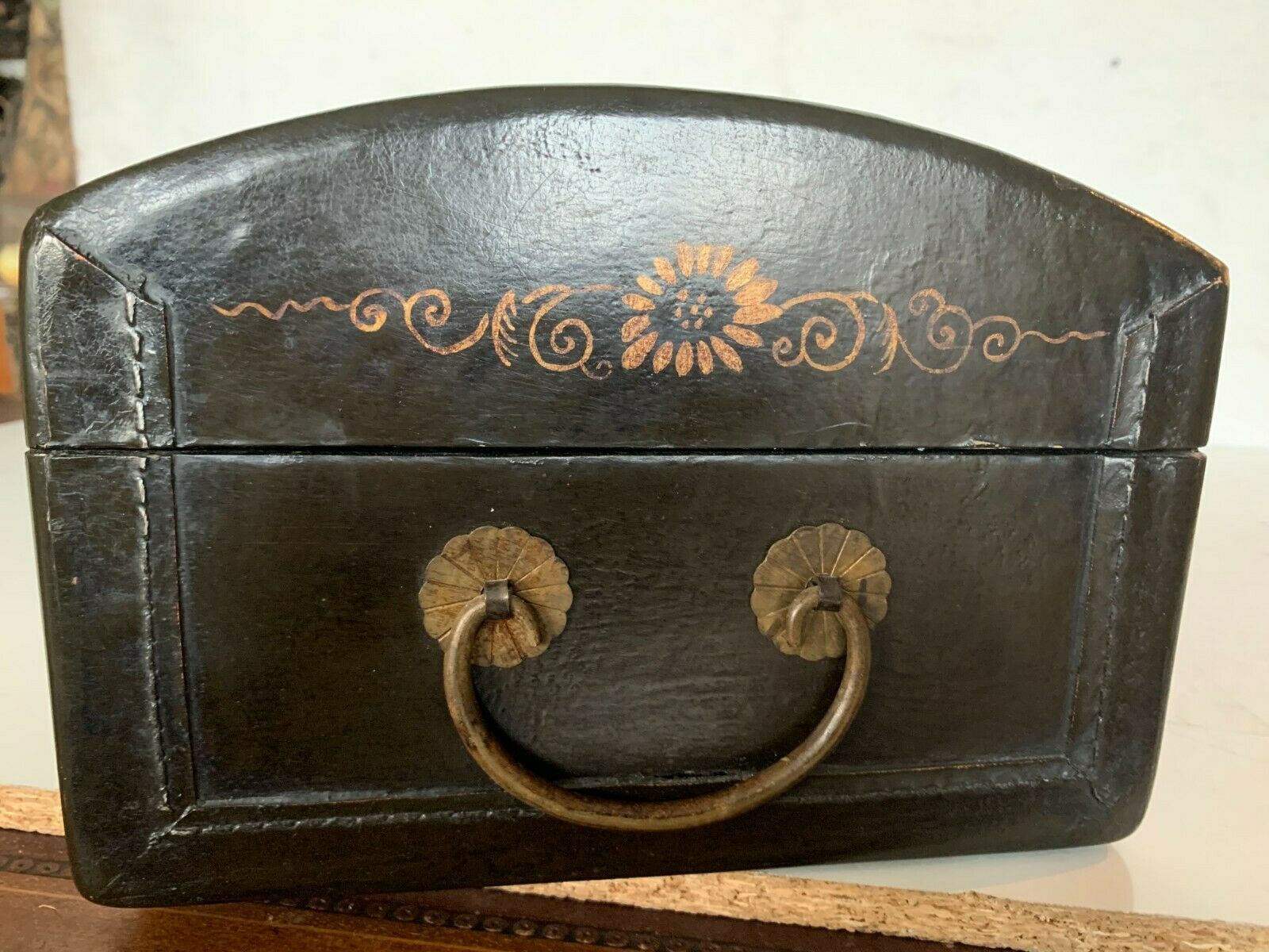 Painted wooden box box has 20th