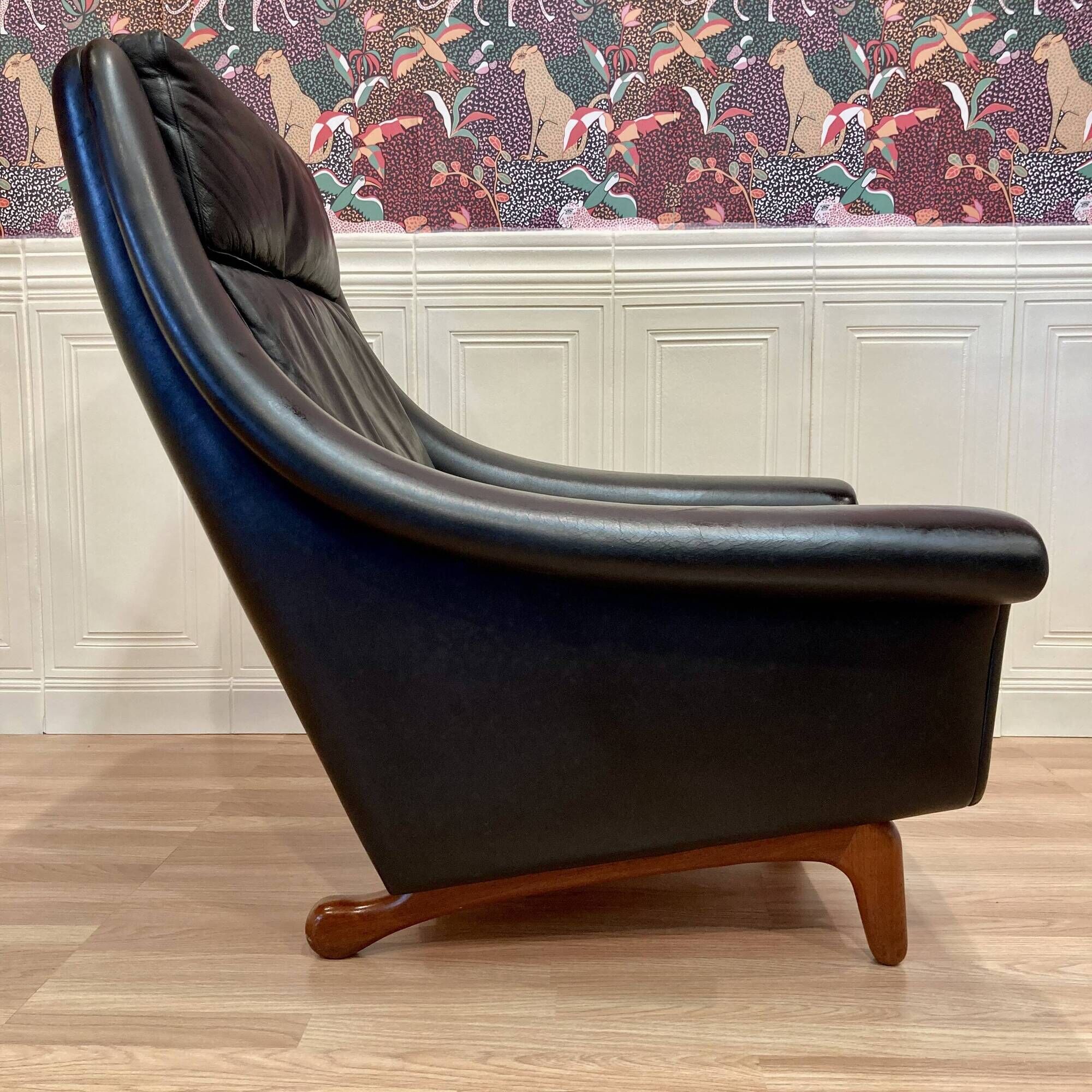Large scandinavian armchair aage christiansen black leather and its ottoman 1950.