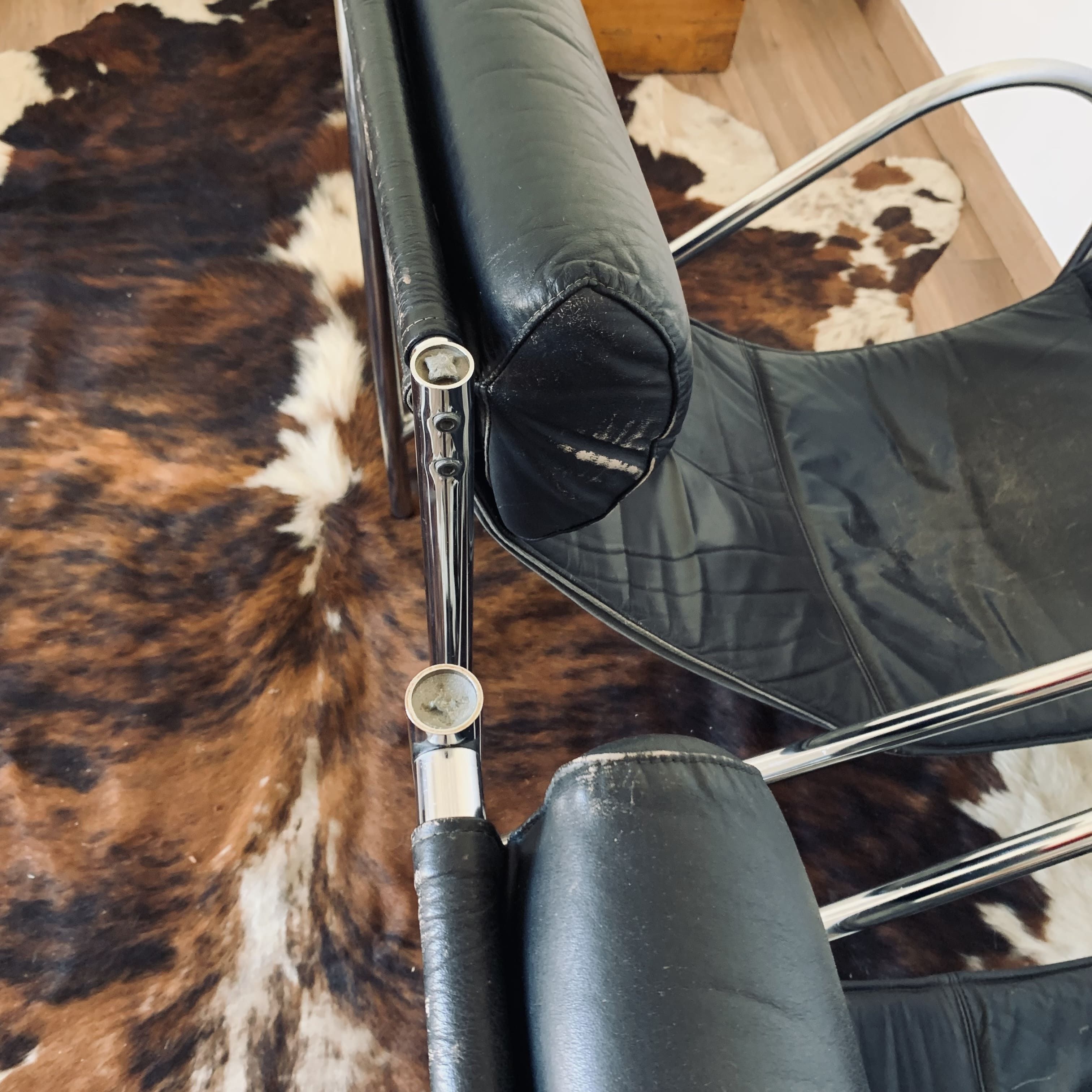Paire de fauteuils "Omega" en chrome et cuir, Habitat, 1980