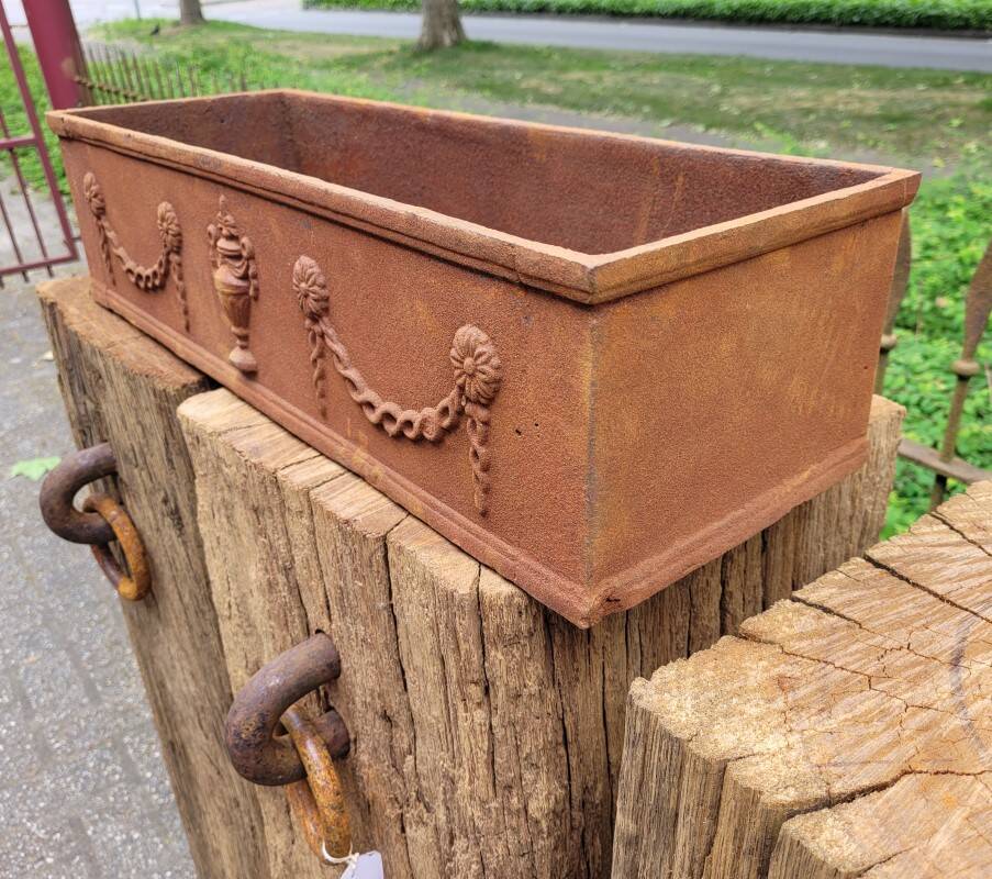 Rusty cast iron jardiniere planter