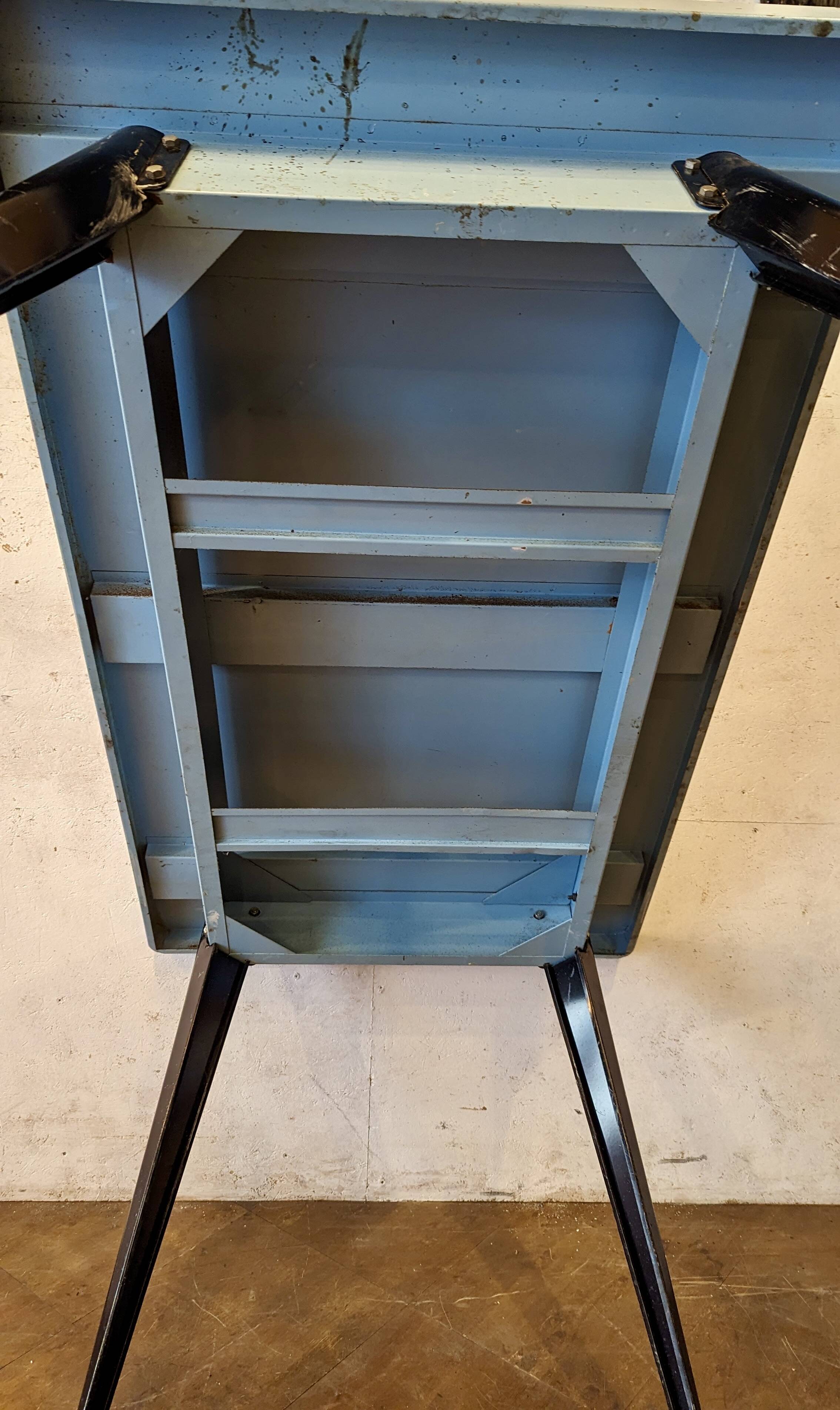 Tolix T55 kitchen table by Xavier Pauchard.