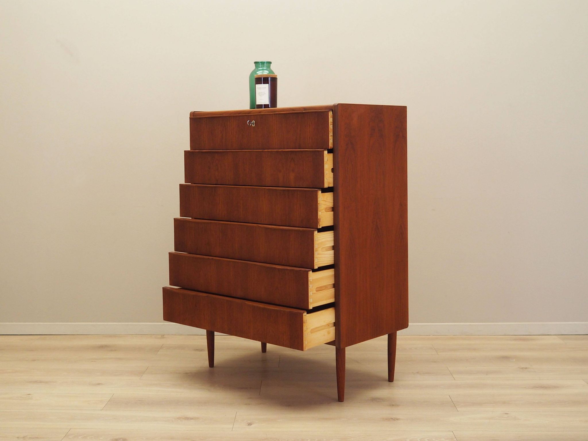 Commode en teck, design danois, années 1970, production : Danemark