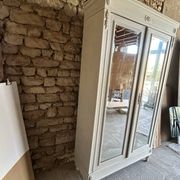 Armoire ancienne avec miroir