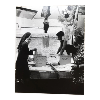 Photo années 90, religieuse et sous vêtements