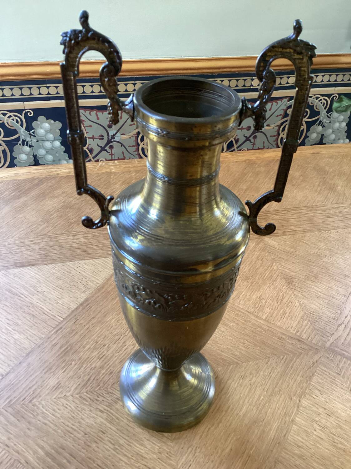 Amphora, large Napoleon III vase in brass.