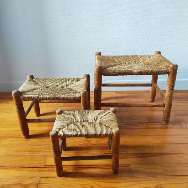 Suite de 3 petits bancs / tabourets en bois et paille Vintage 60-70