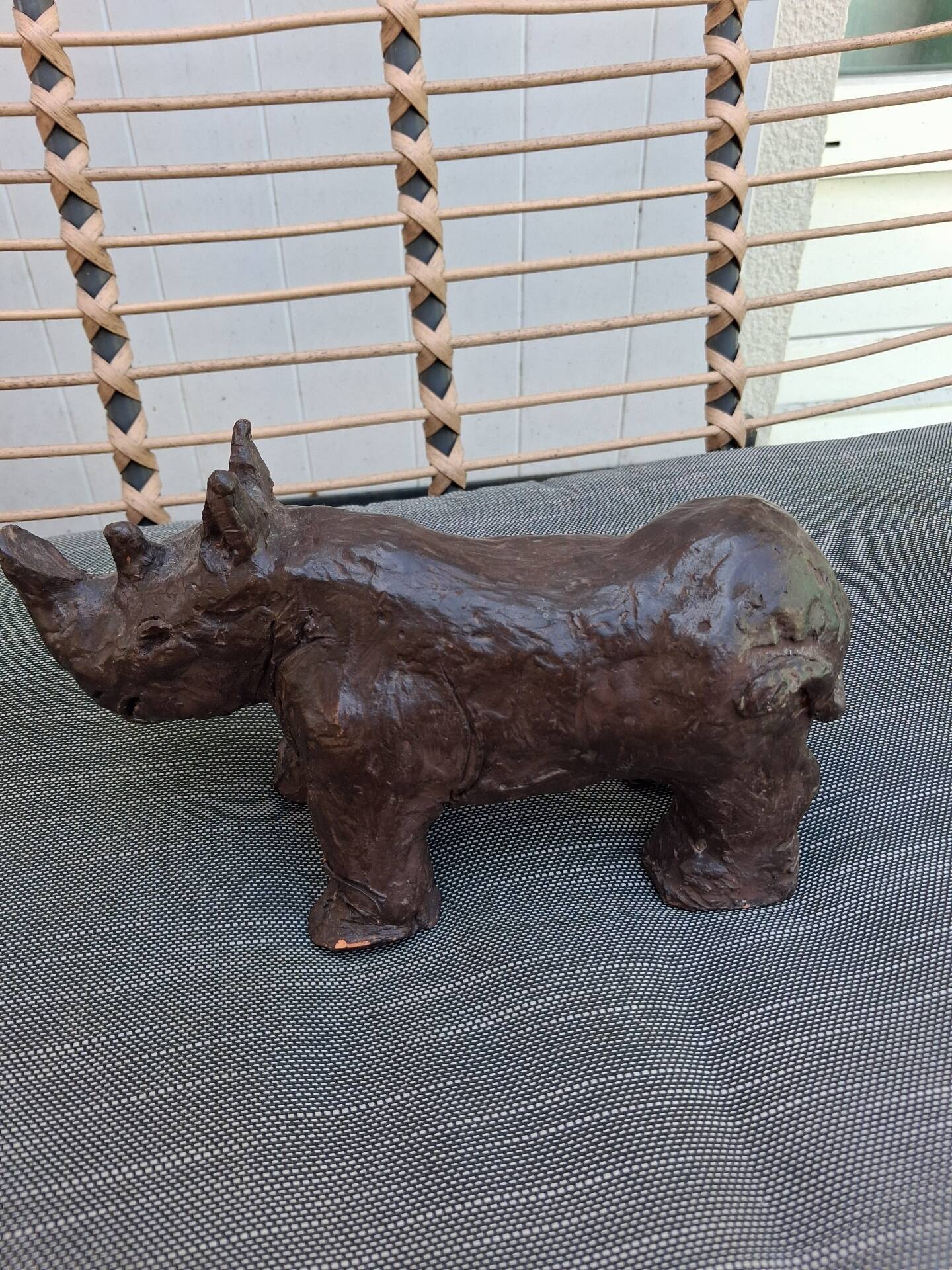 Sculpture hippopotame terre cuite patinée