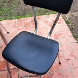 Formica kitchen table and 4 Skaï chairs