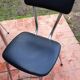 Table de cuisine formica et 4 chaises skaï