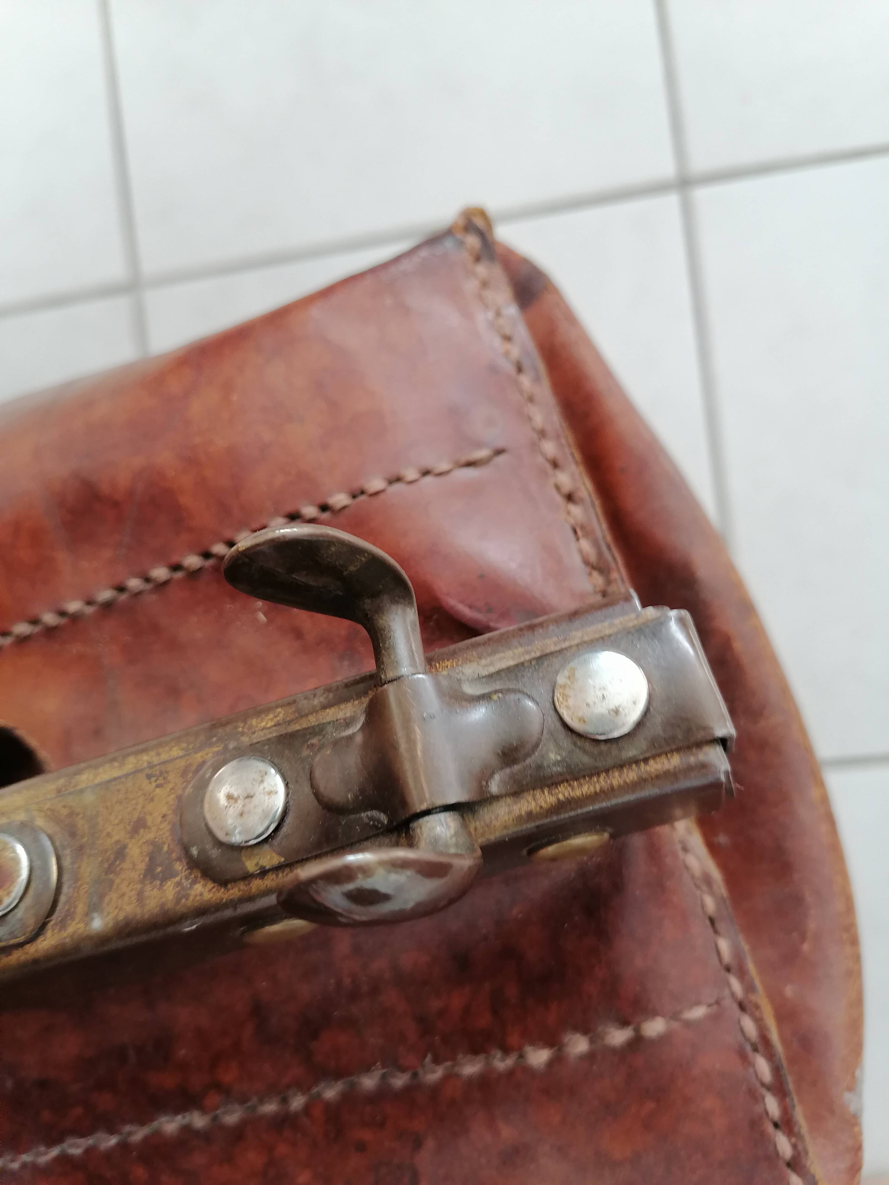 Leather doctor's bag