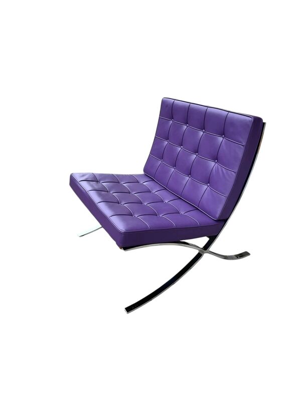 Fauteuil violet Barcelona par Mies van de Rohe pour Knoll