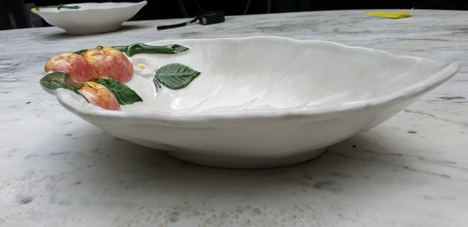 Fruit dish in apple slip