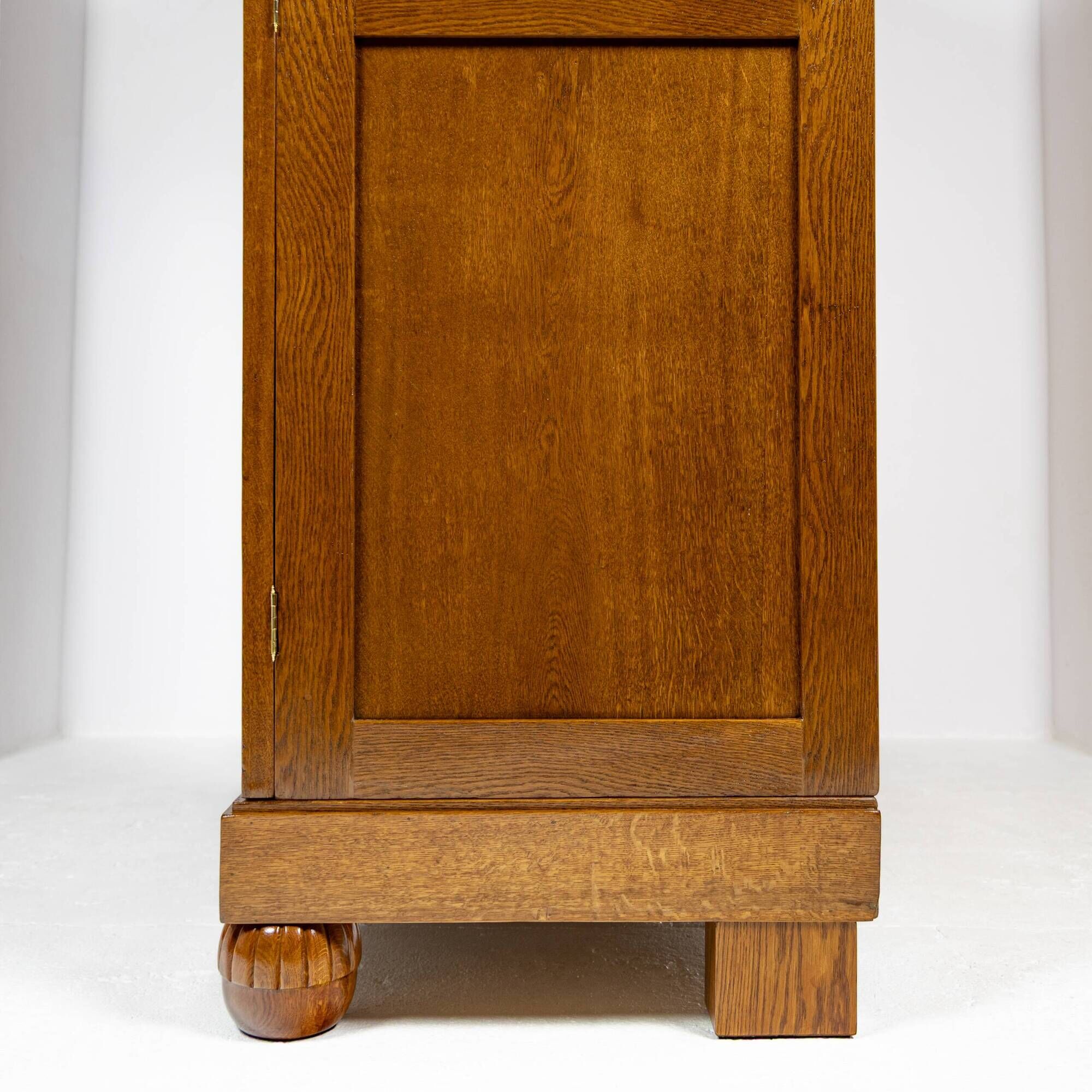 Grande armoire trois portes en chêne - Interguerre 1920-1939