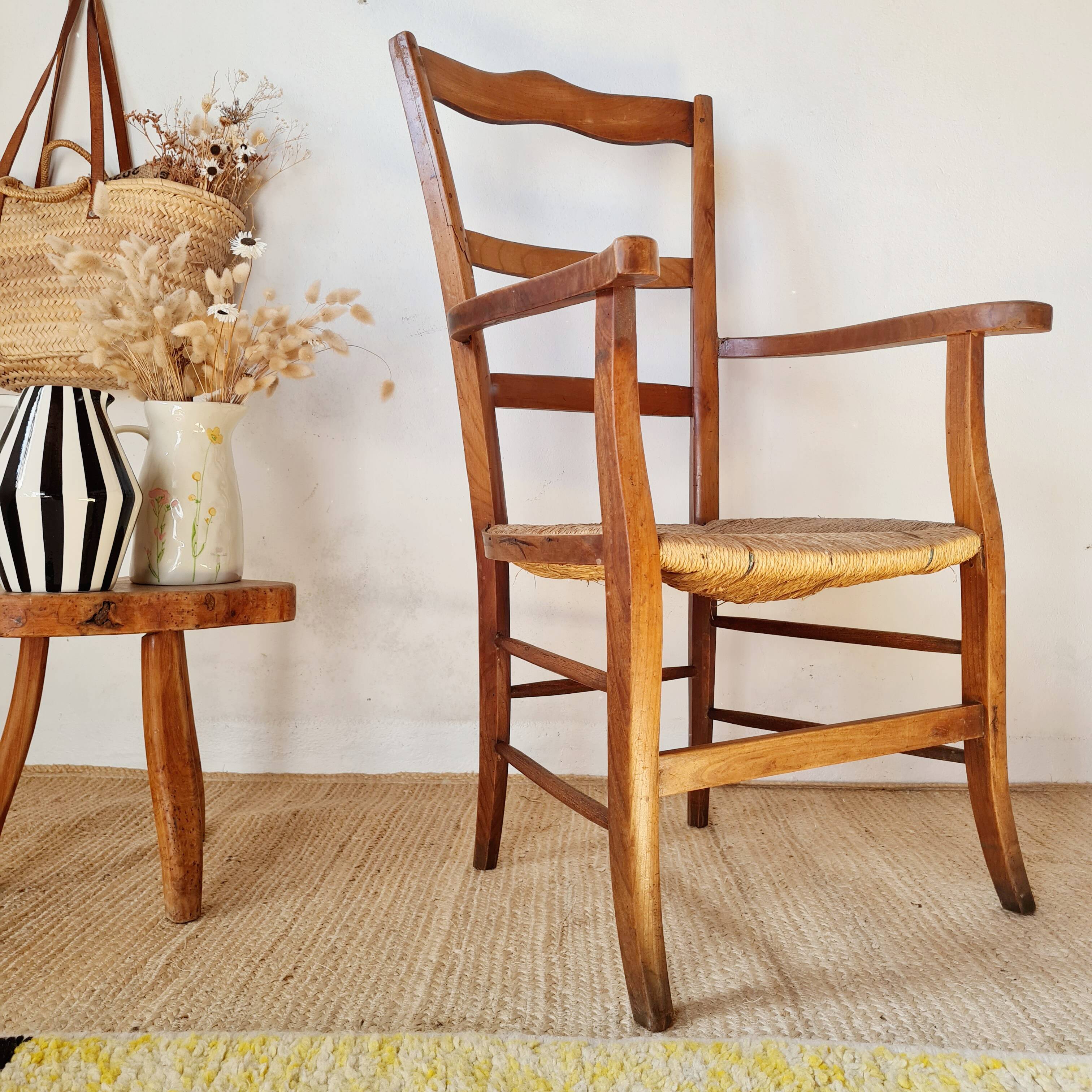 Antique campaign chair in wood and straw