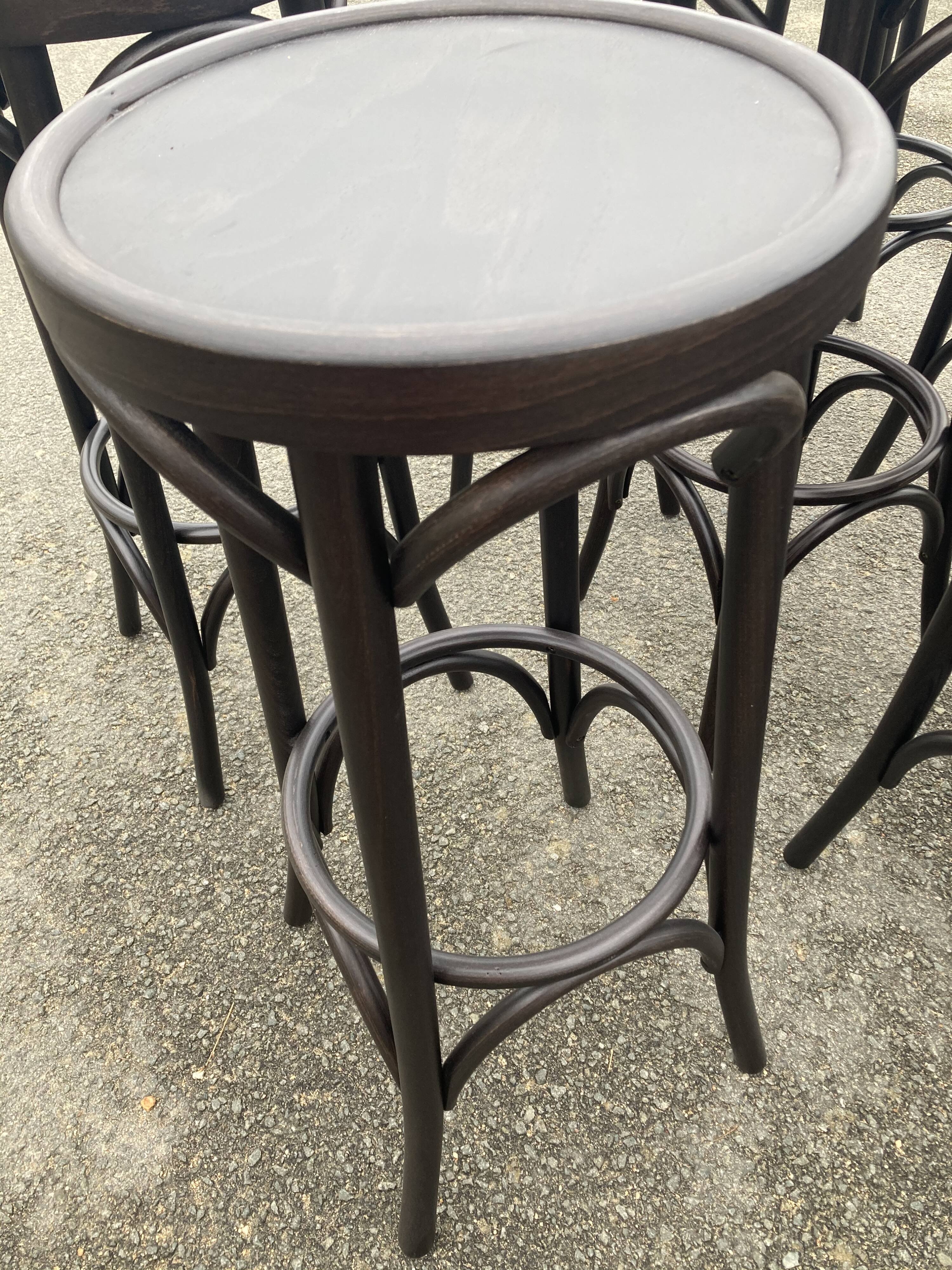 Set of 10 bar stools
