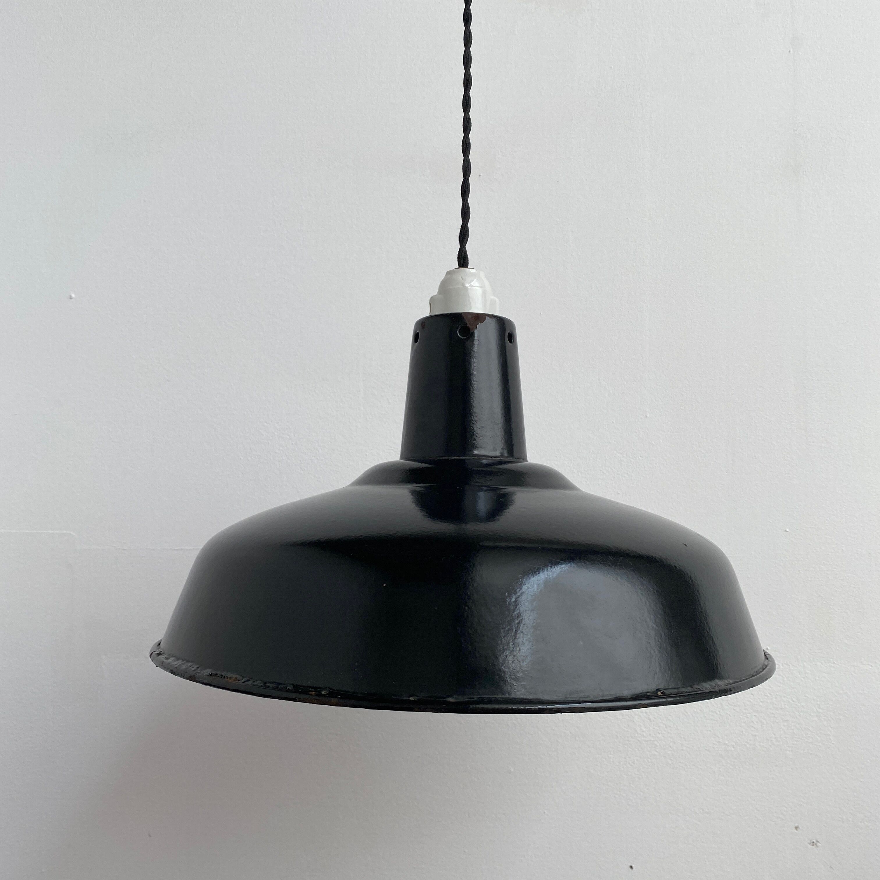 Lot 3 suspensions industrielles émaillées 35,5 cm