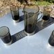 Service a orangeade une cruche et ses 4 verres assortis couleur fume metal