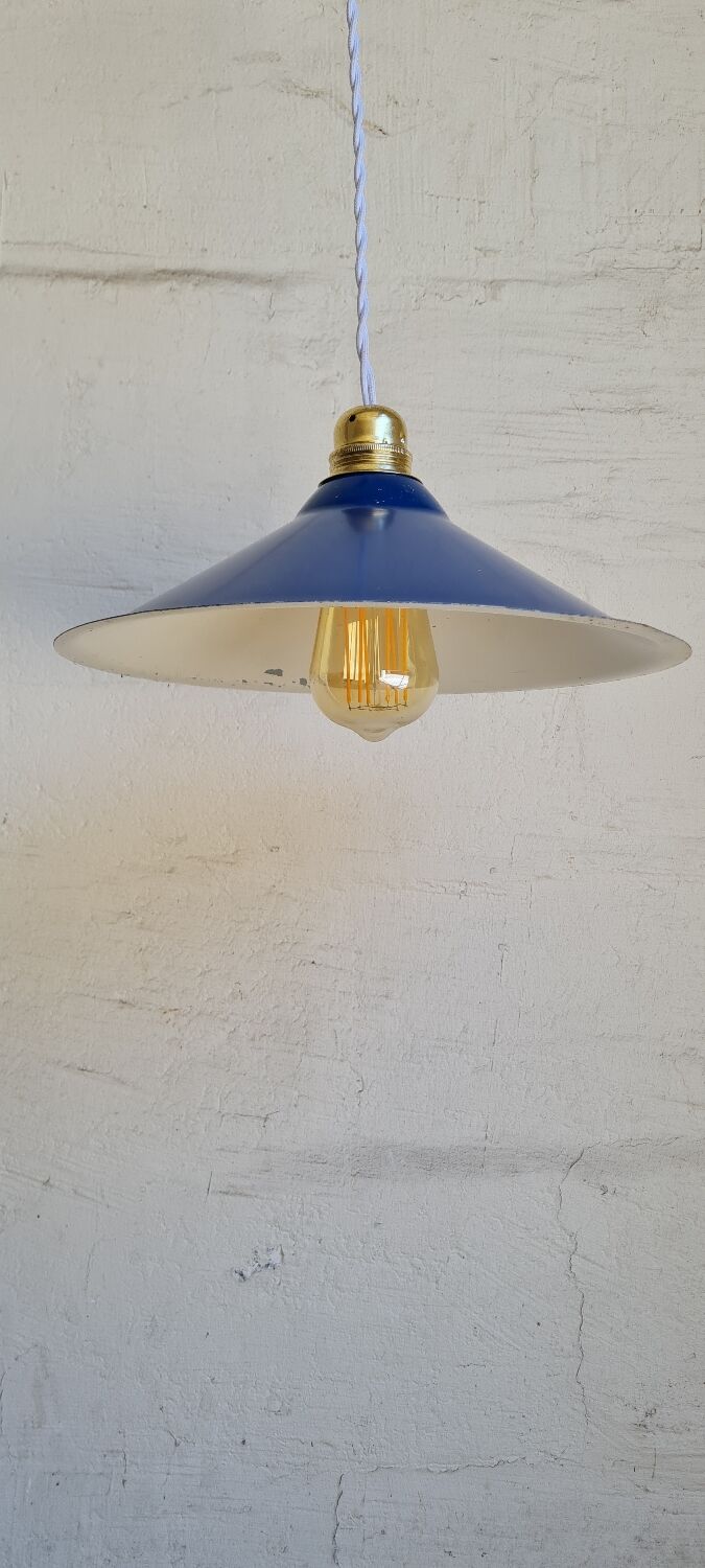 Enamelled sheet metal suspension