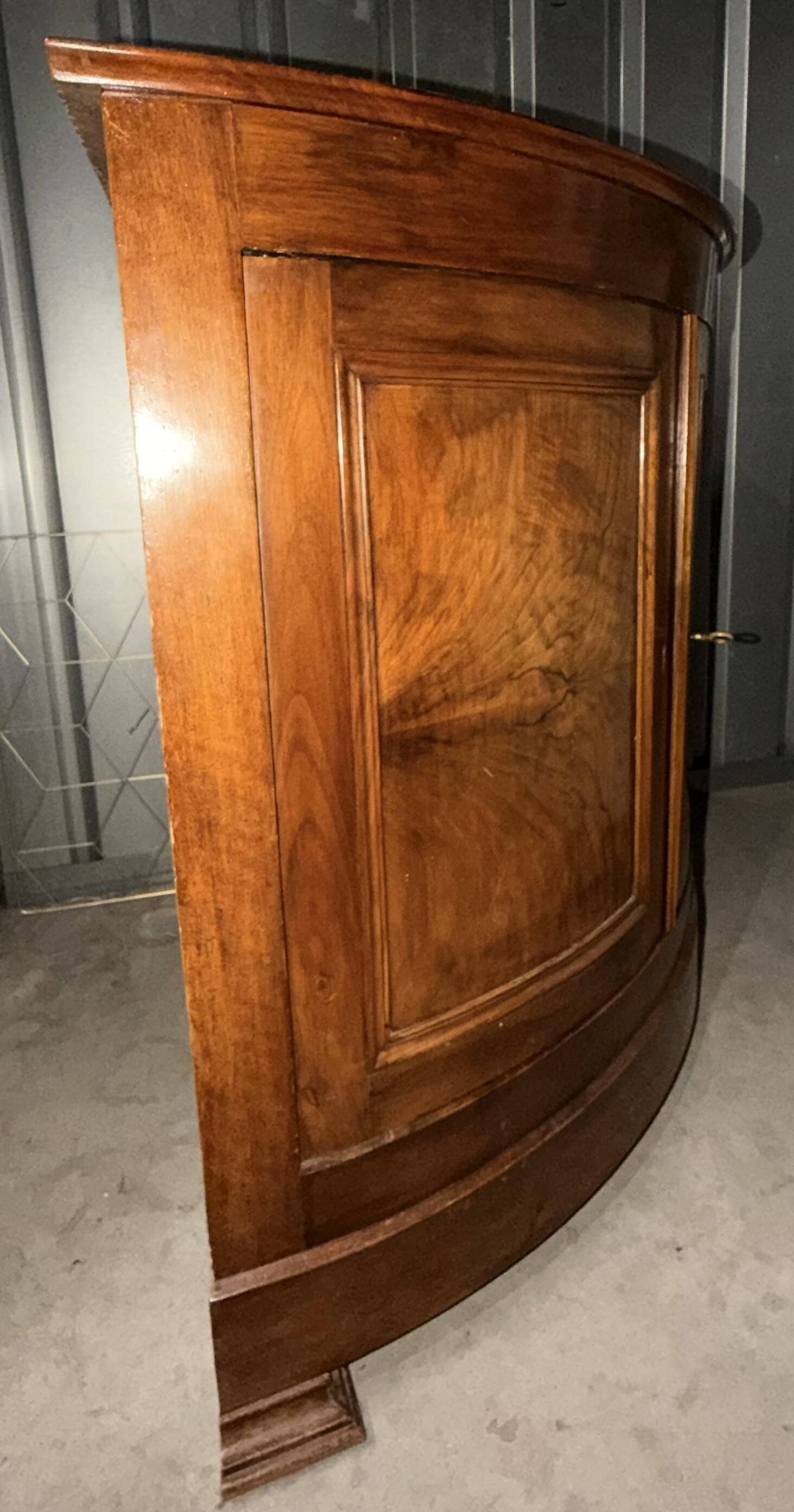 Corner cabinet wood