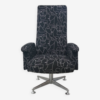 Fauteuil design pied en croix 4 branches de chez Ligne Roset vintage 1970