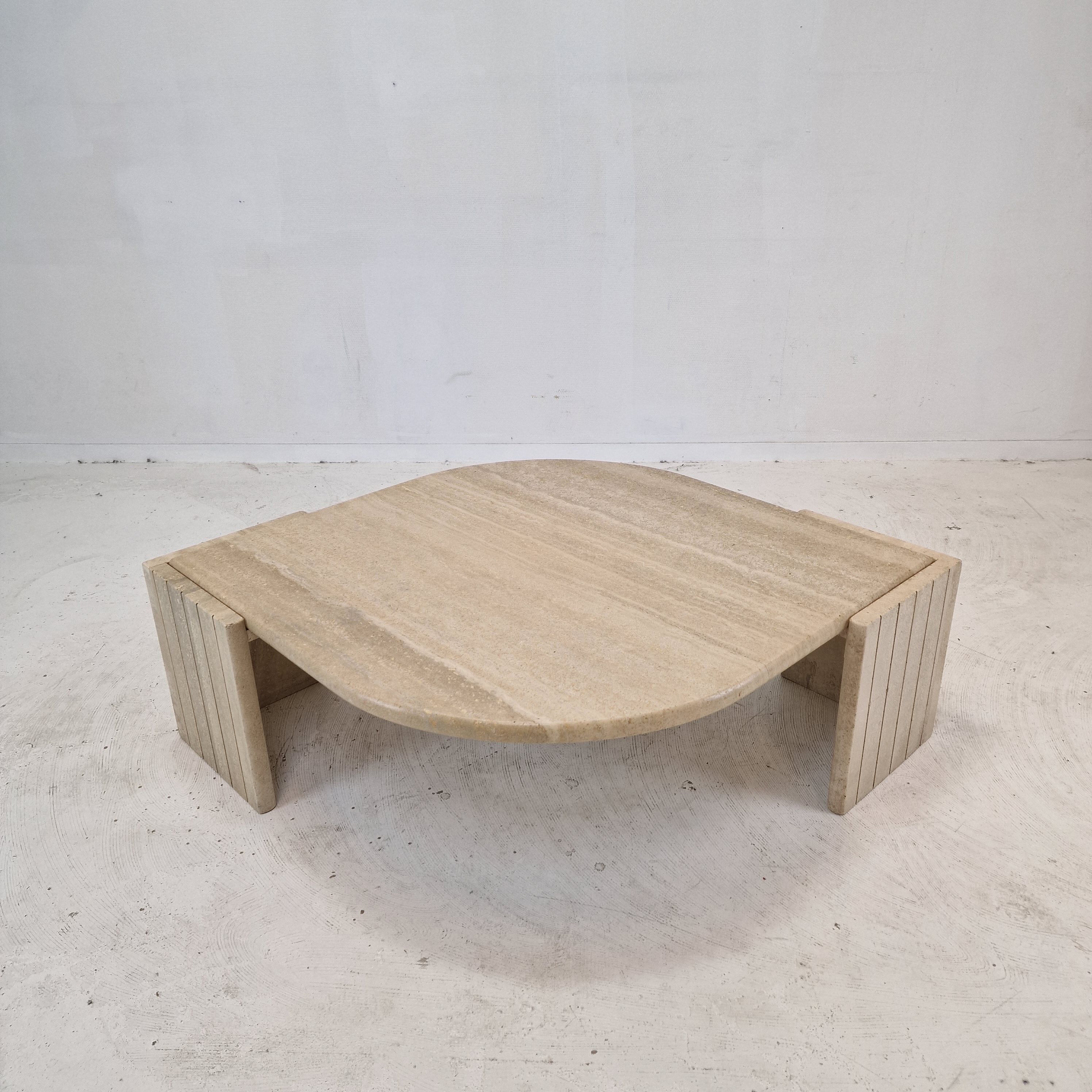 Italian Coffee Table in Travertine, 1980s