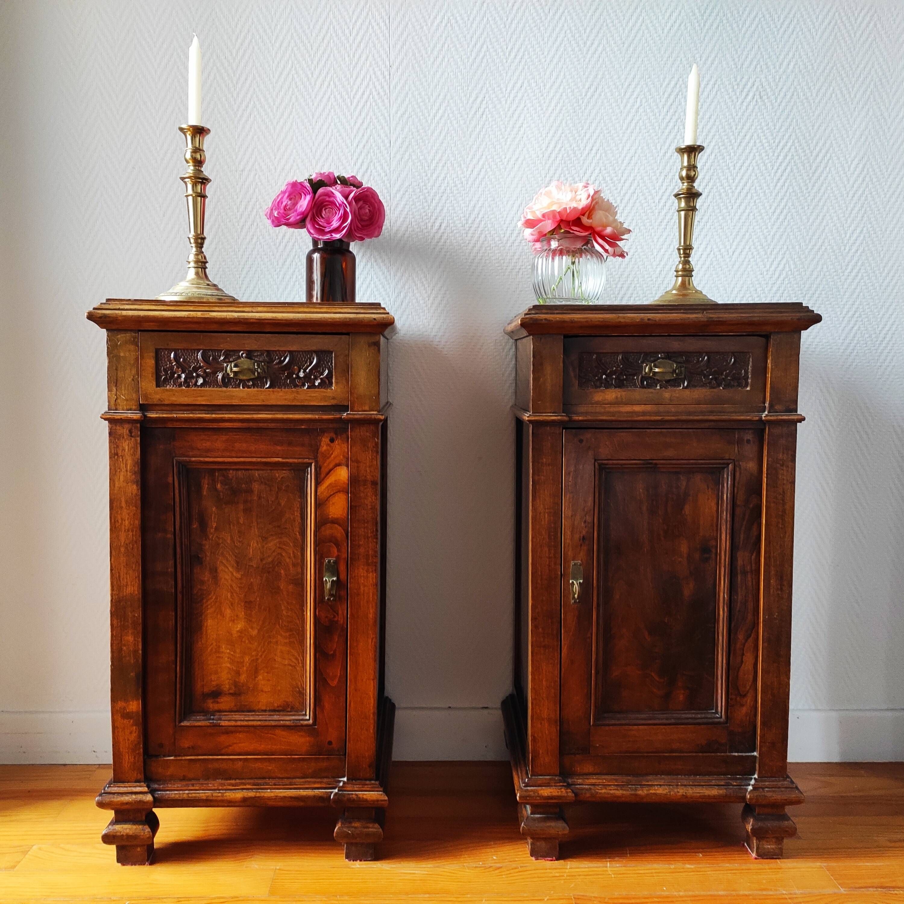 Pair of early 20th century Italian bedside tables in walnut