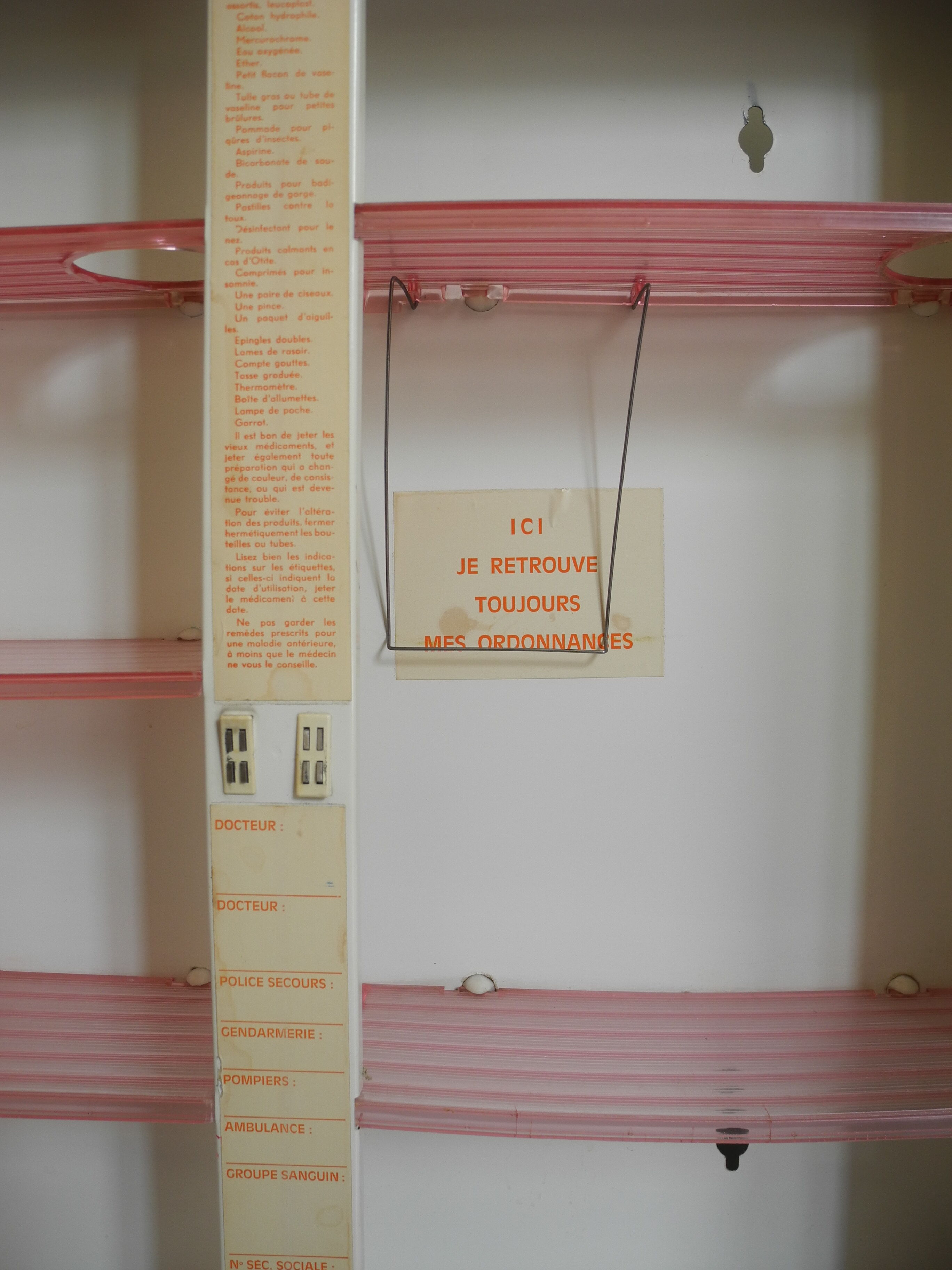 Old medicine cabinet rossignol vintage deco 70s