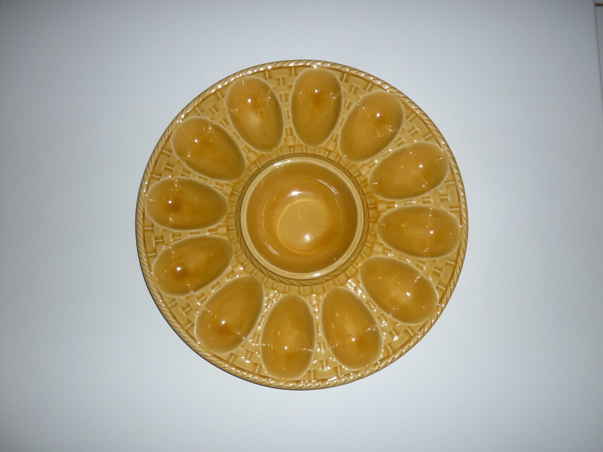 Assiette-plat de présentation pour oeufs