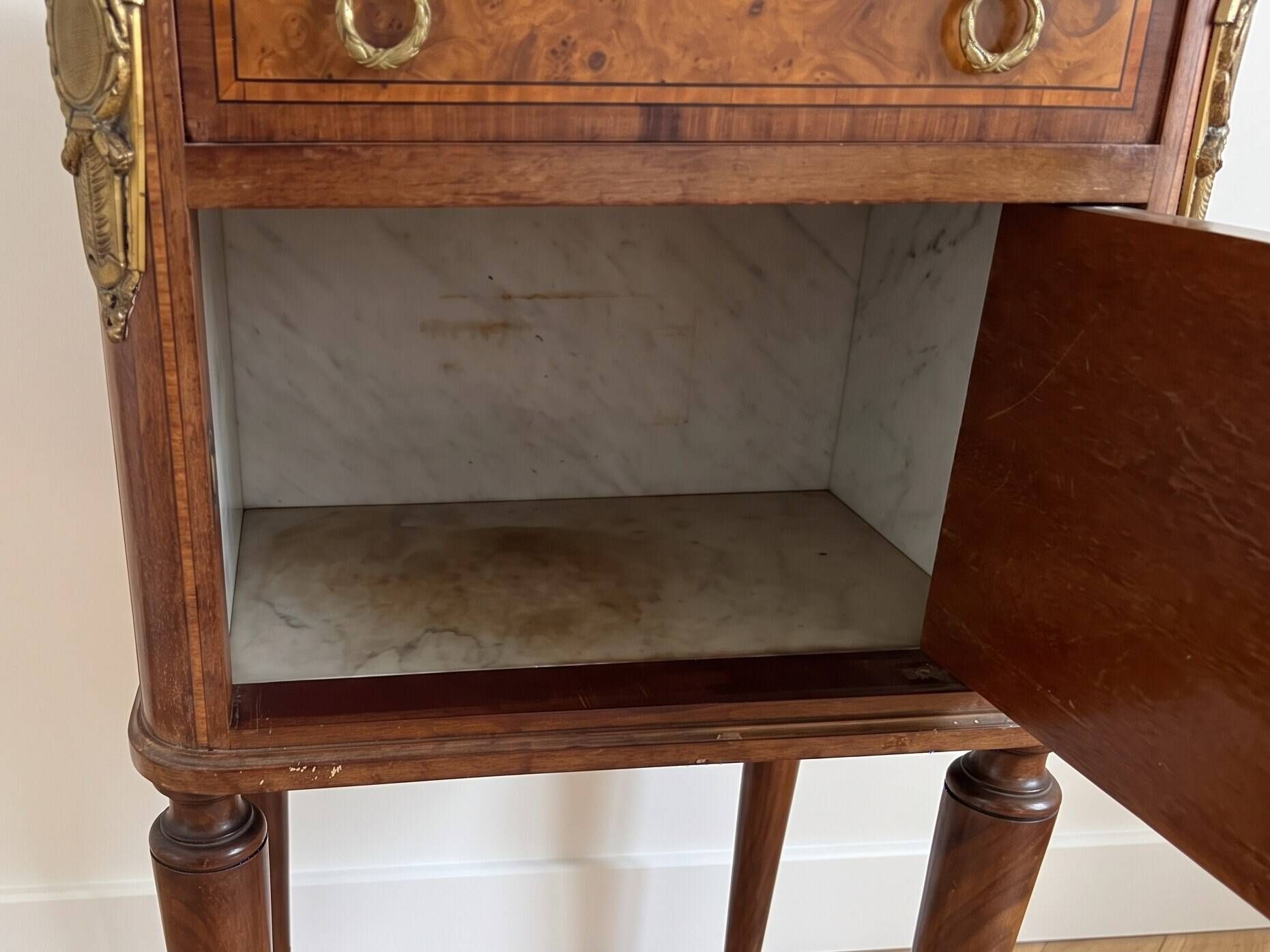 Napoleon III style bedside table in walnut burl and marble