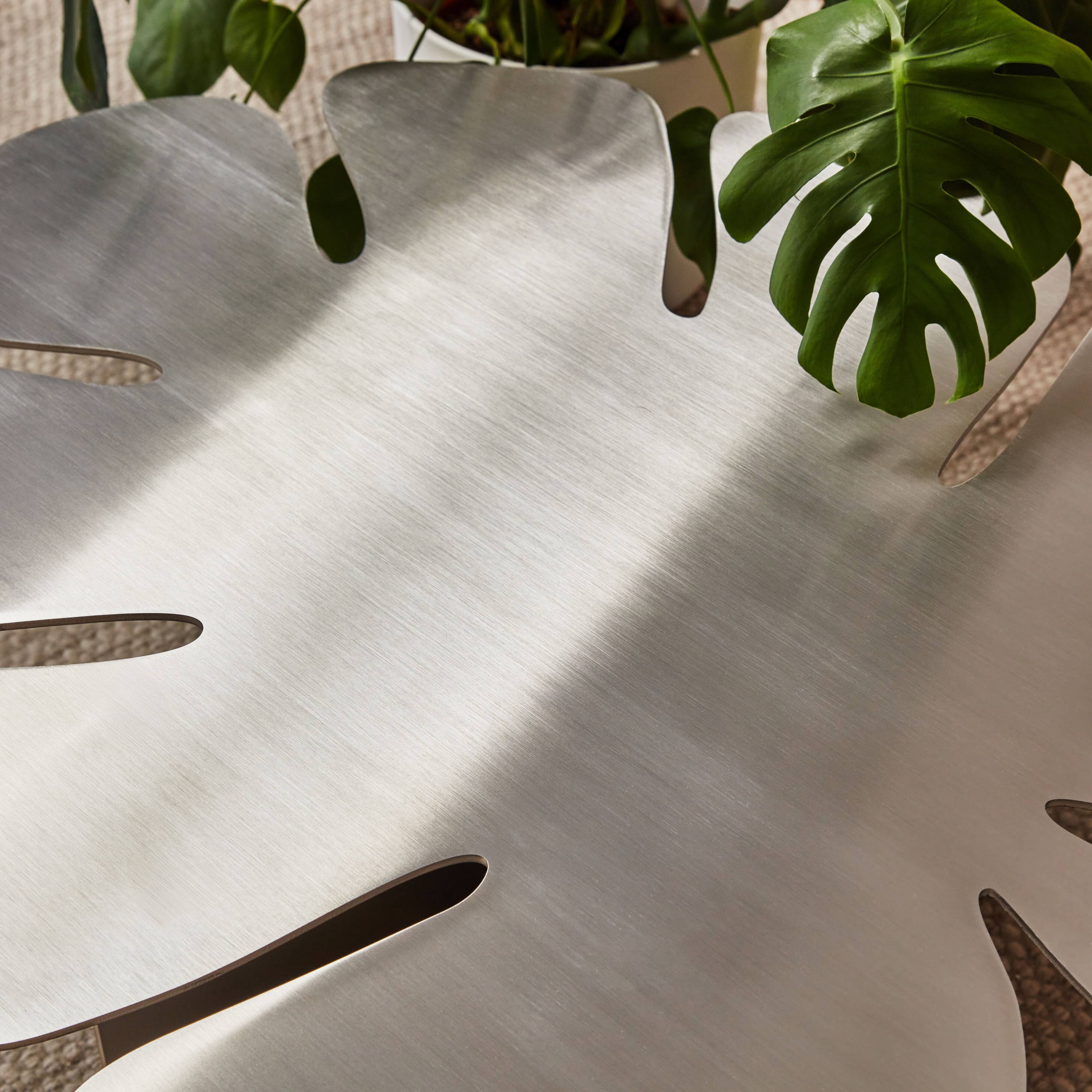 Table basse feuille Monstera – Acier inox brossé – Design sculptural