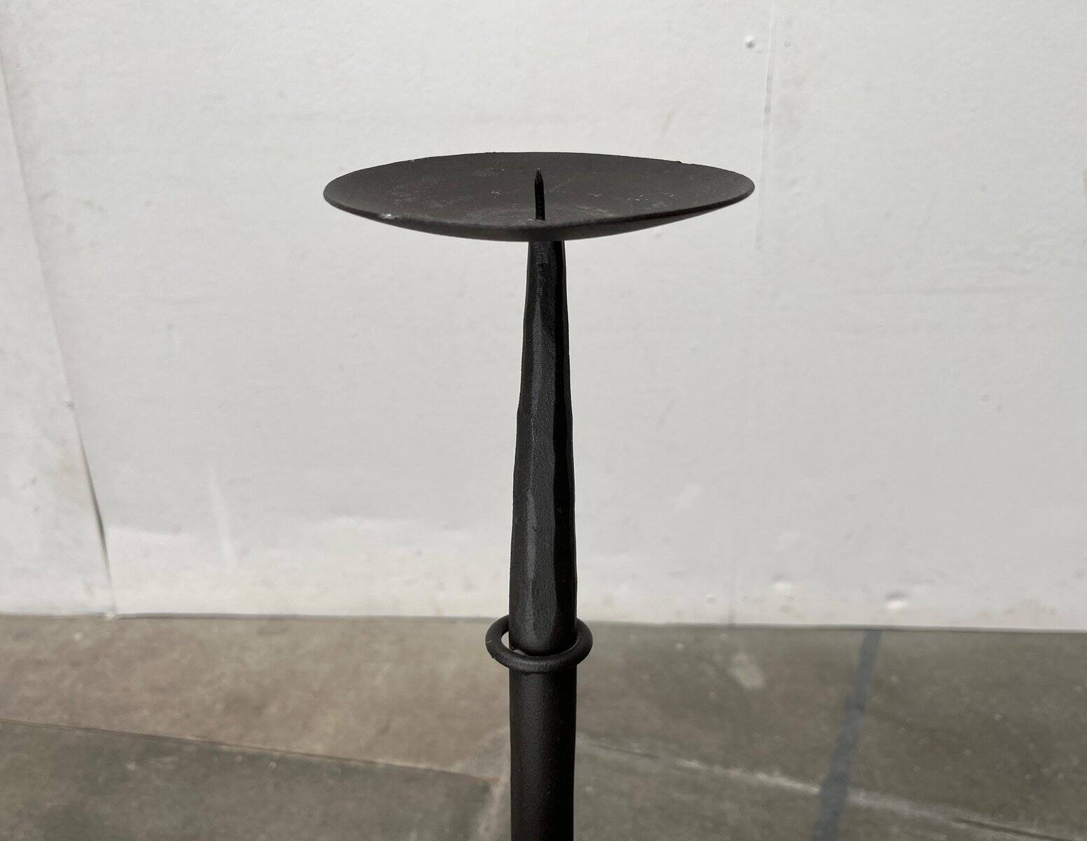 Grand bougeoir sur pied tripode en fer forgé brutaliste moyen siècle, années 1960
