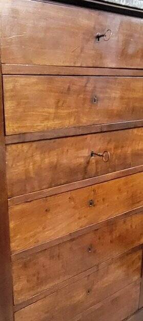 Empire Restoration period chest of drawers in mahogany, with a marble top.