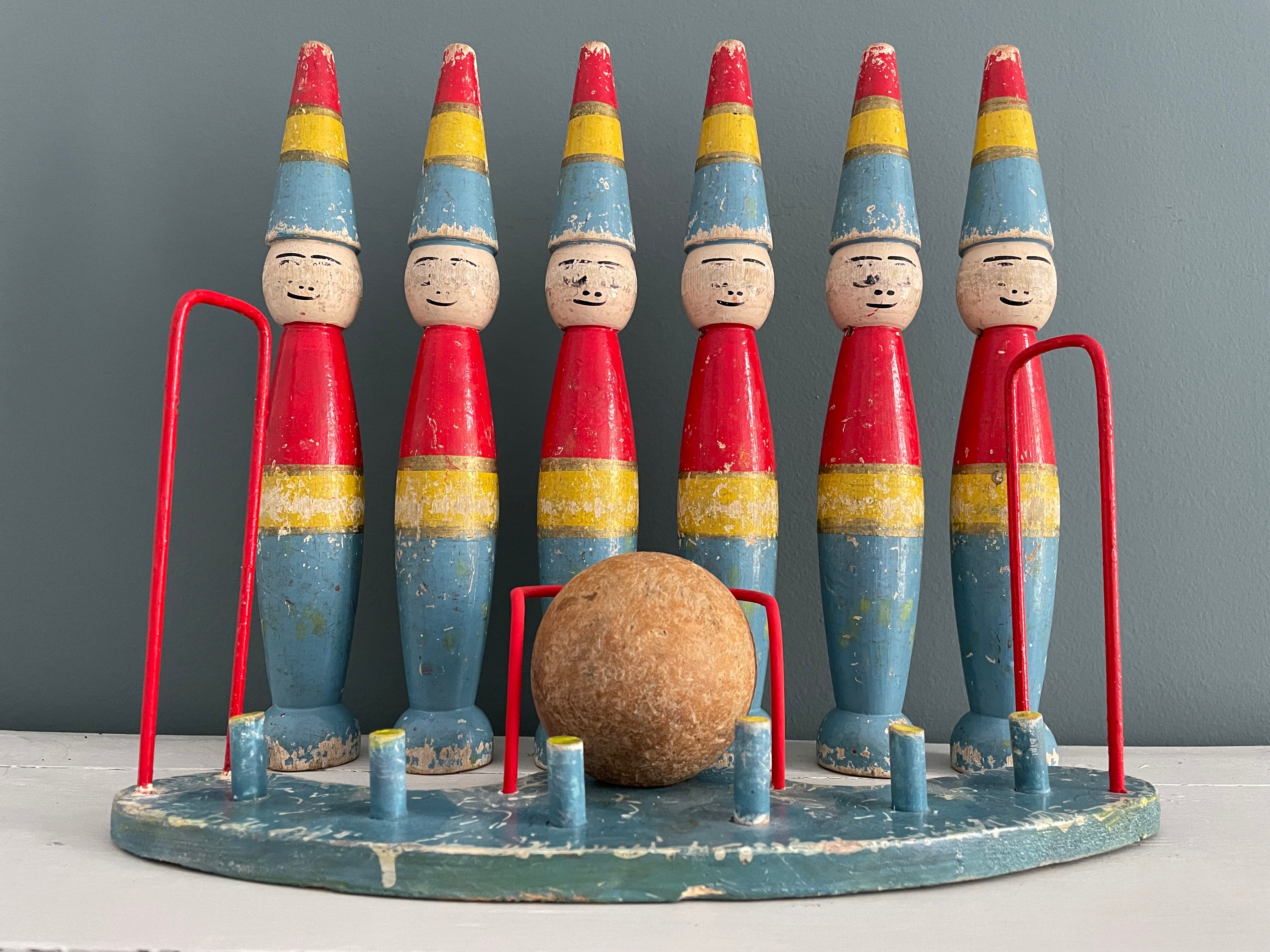 Old bowling game from the 1930s