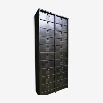 Furniture with 20 strafor industrial lockers