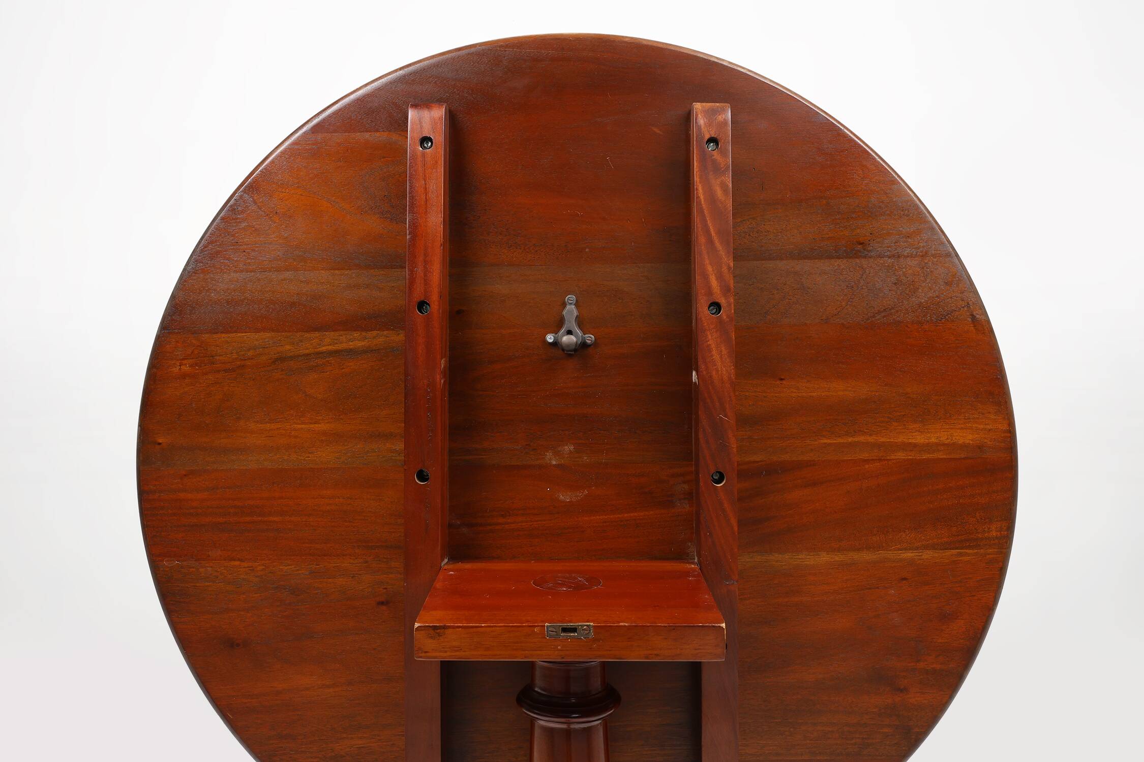 20th Century English round tilt top table in cherry wood, UK