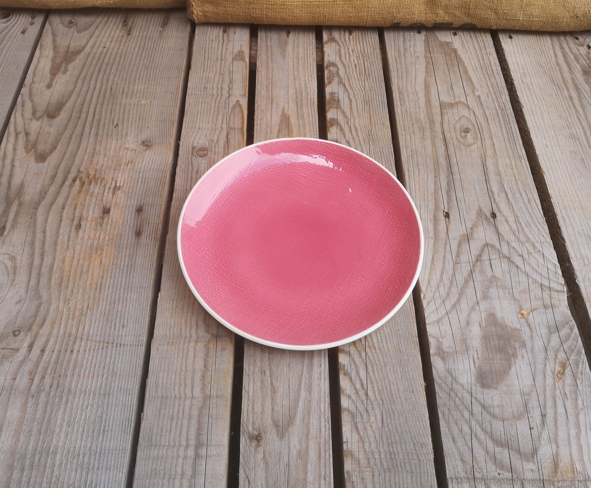 Plate in Faience de Salins Model Deauville Raspberry