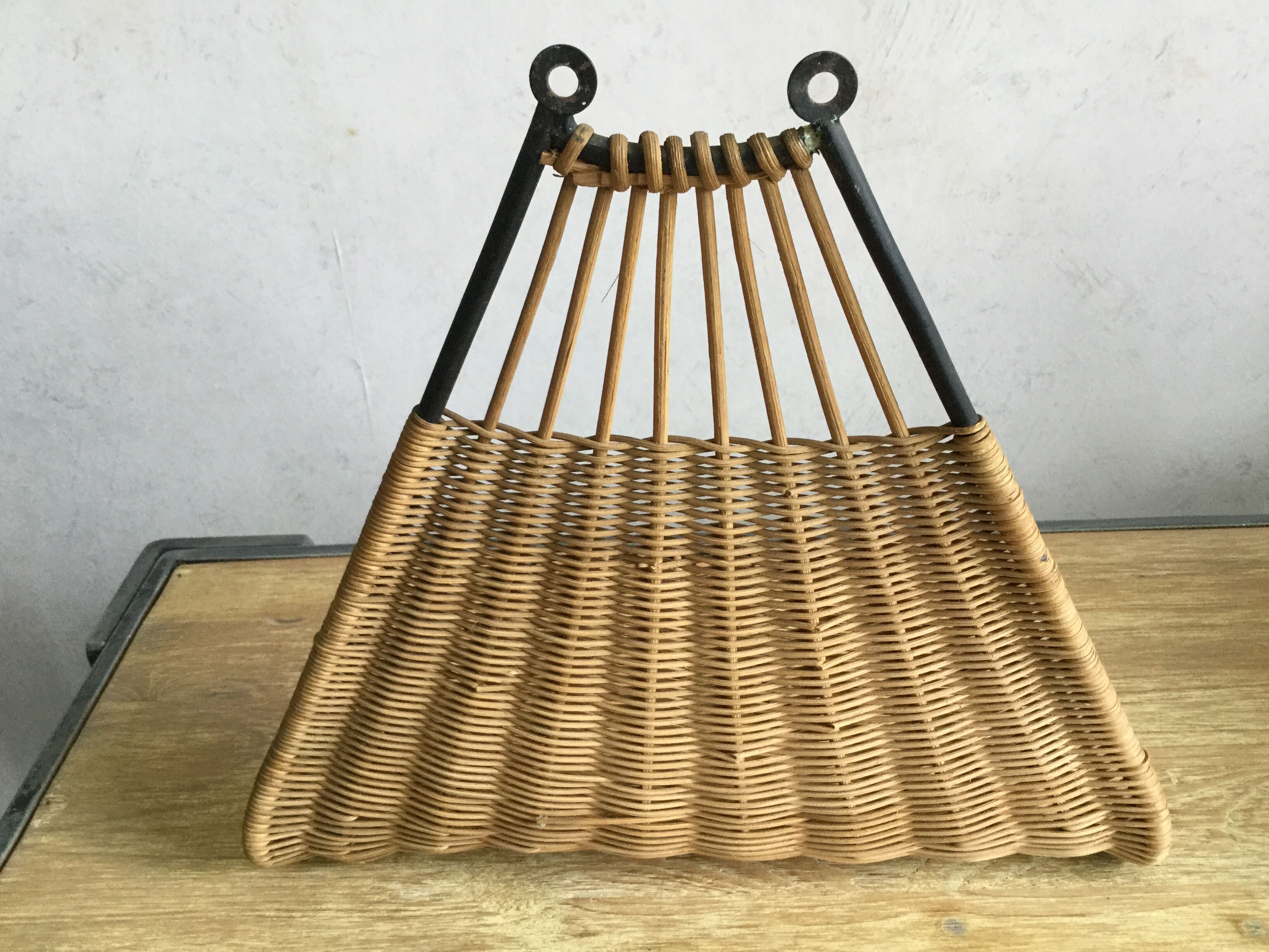 Wall shelves 50s metal and rattan