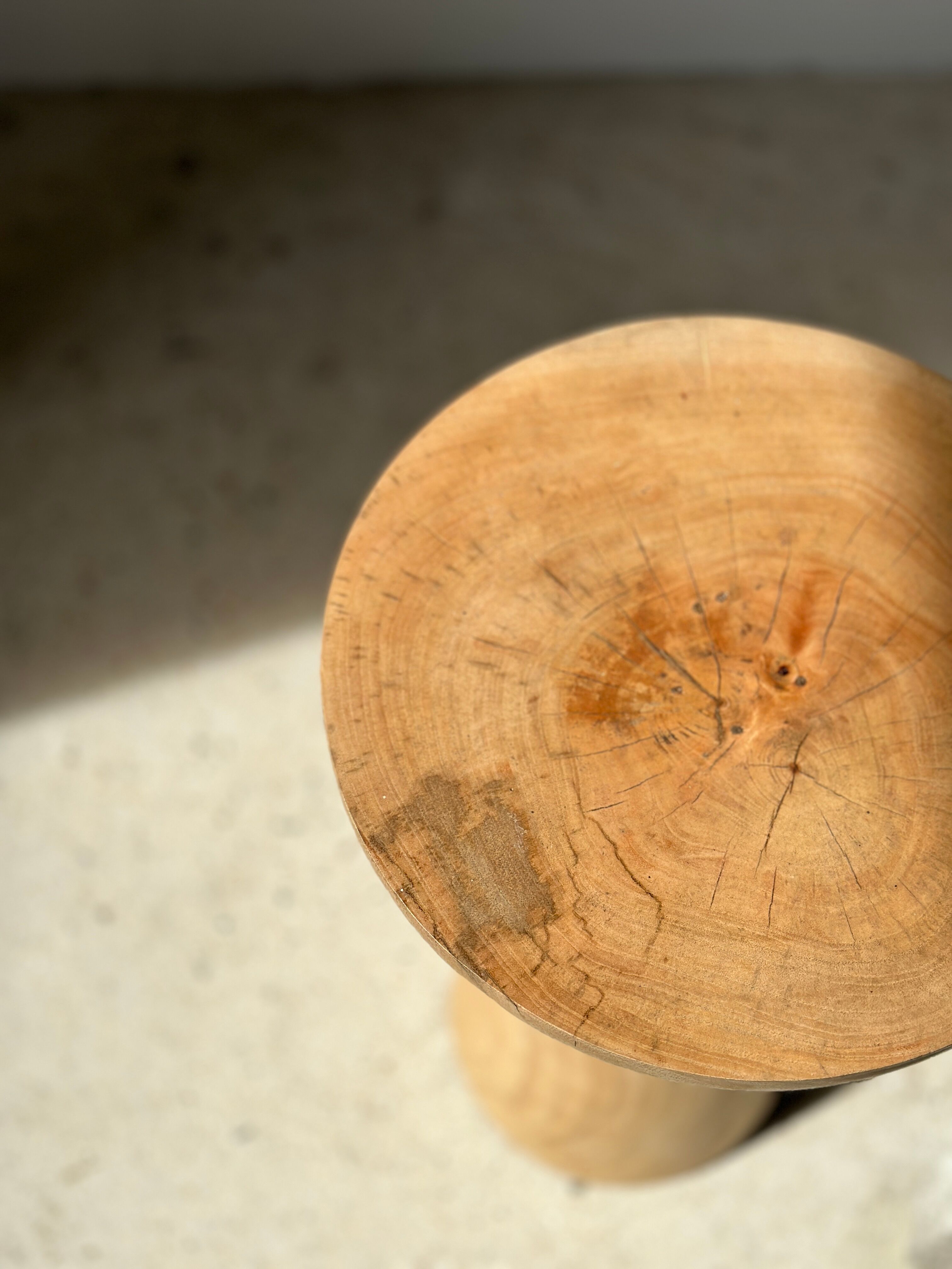 Side table, end of sofa in natural mango monoxyl conical tray H:50cm