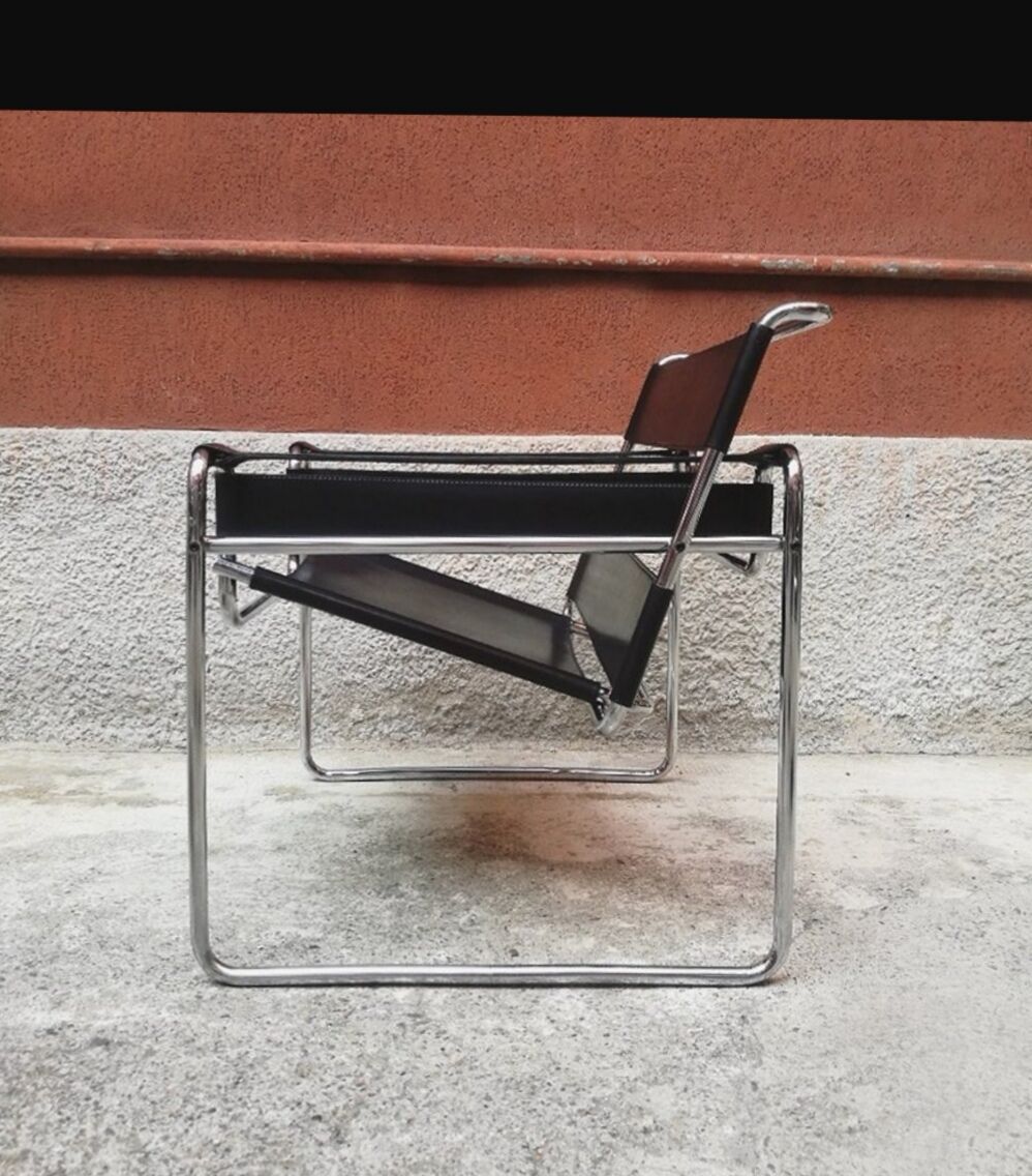 Wassily B3 armchair in black leather Marcel Breuer, Bauhaus 1970