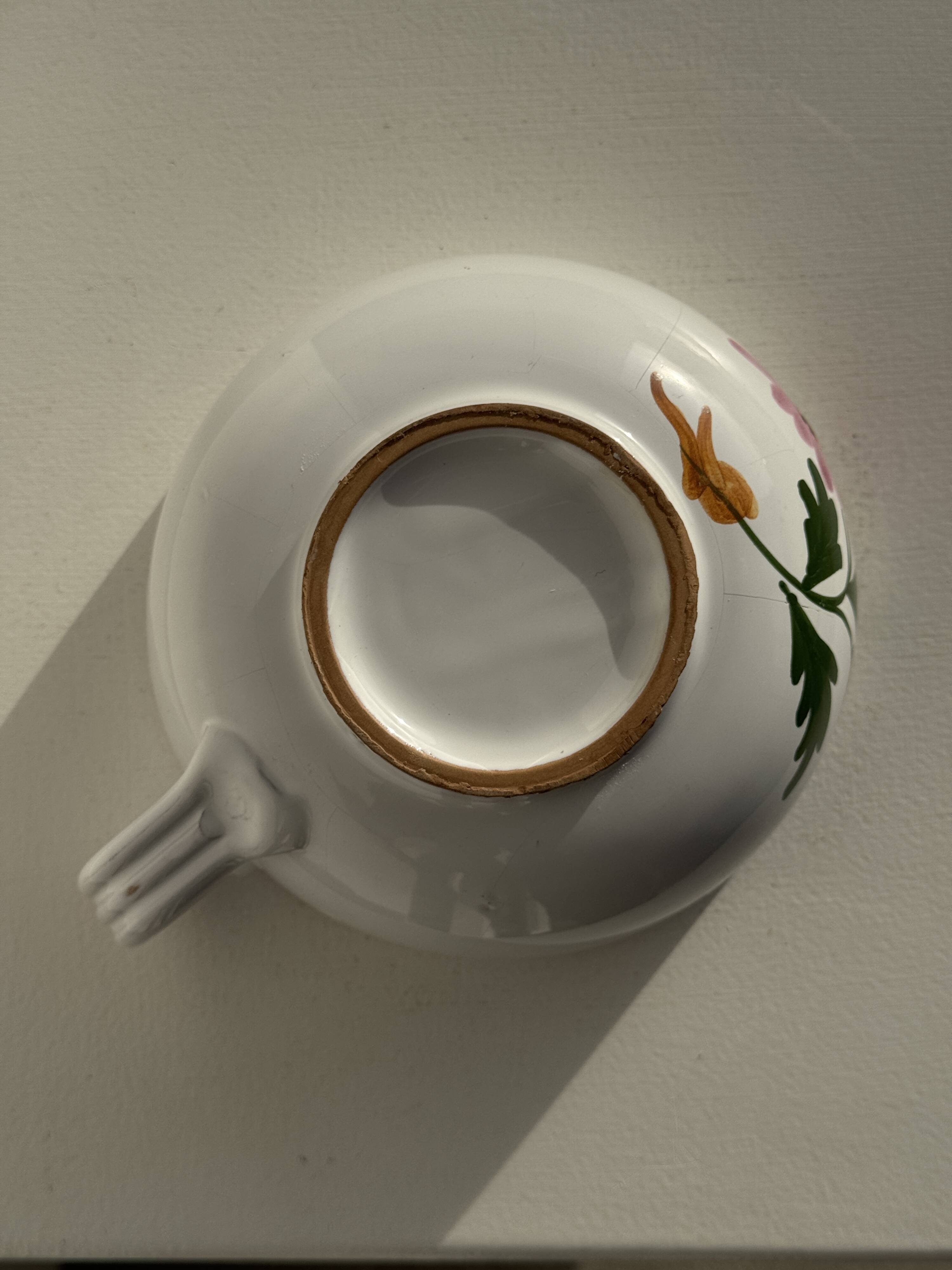 Large earthenware cup with pink trim and pink flower pattern H7 D15