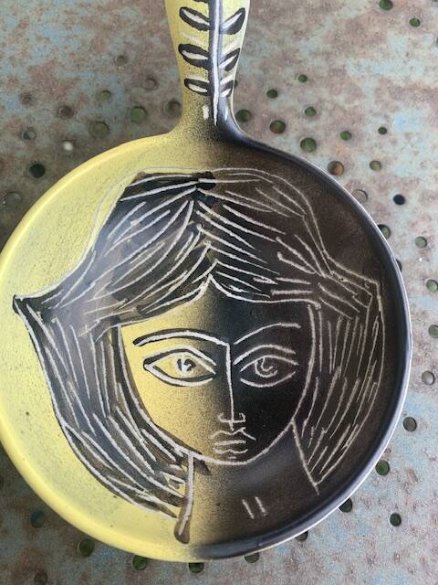 Bowl, pan with a female face engraved in enameled ceramic helene Ugo vallauris vintage