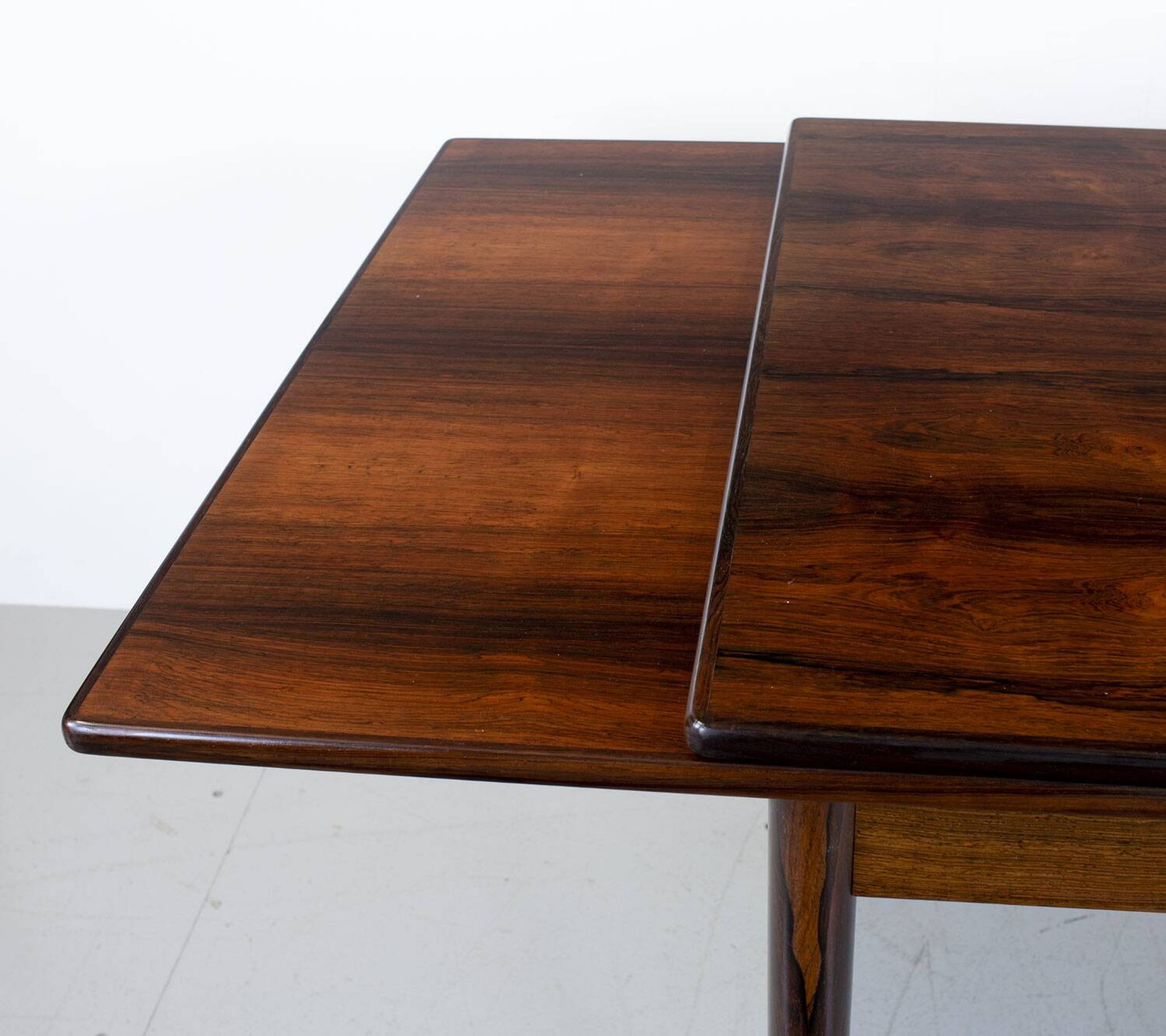 Table à manger extensible en palissandre danois du milieu du siècle