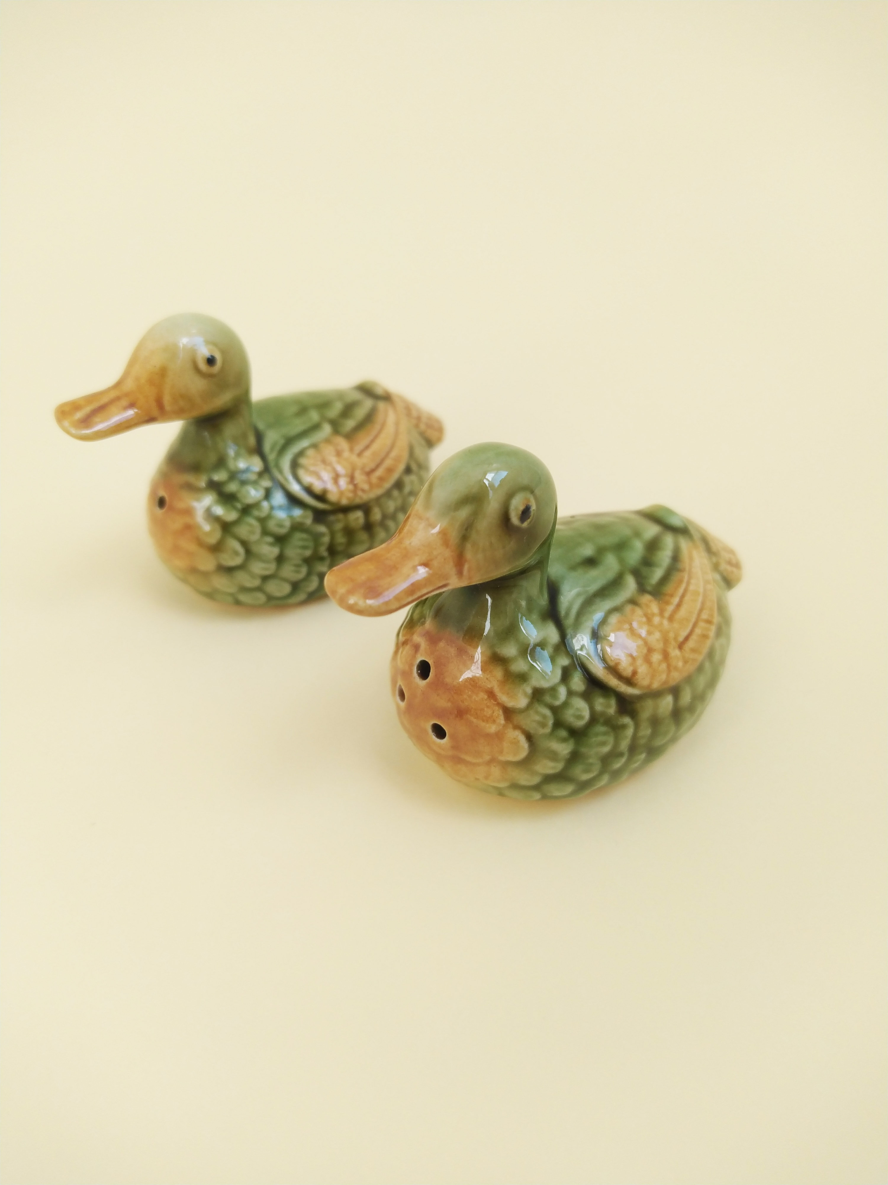 Vintage kitsh duck salt shaker and pepper shaker