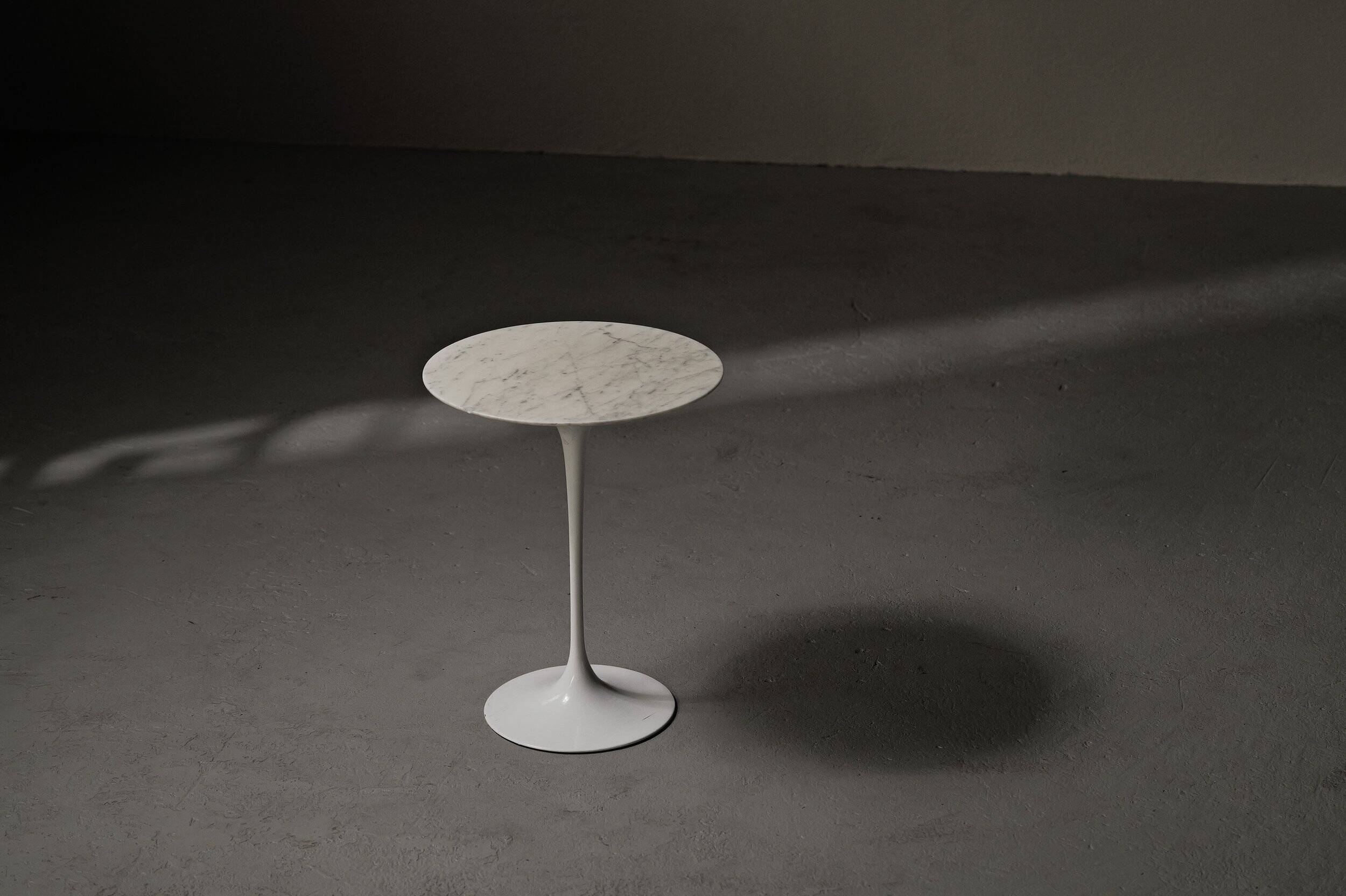 Eero Saarinen pedestal table, Knoll International, circa 1970